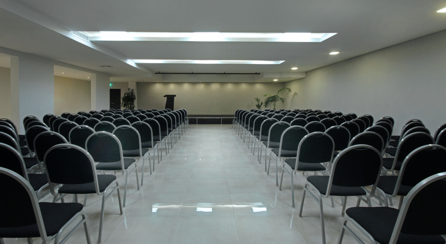 Pinares Panorama Suites Spa & Convention Center salon tres