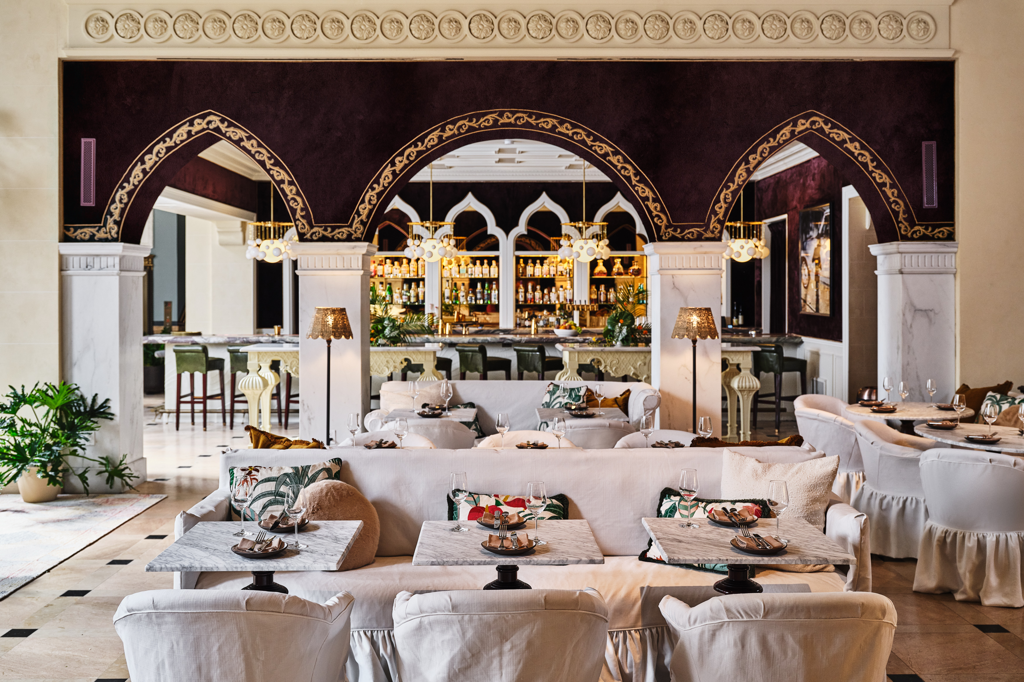 Hotel Per La Bar and Seating Space