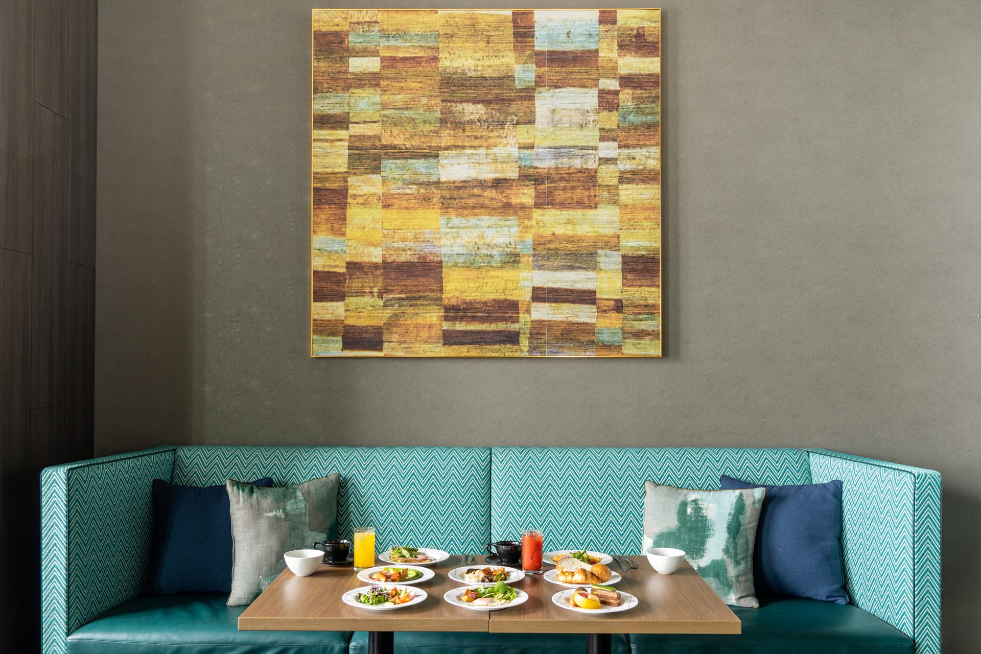 Breakfast & Restaurant interior