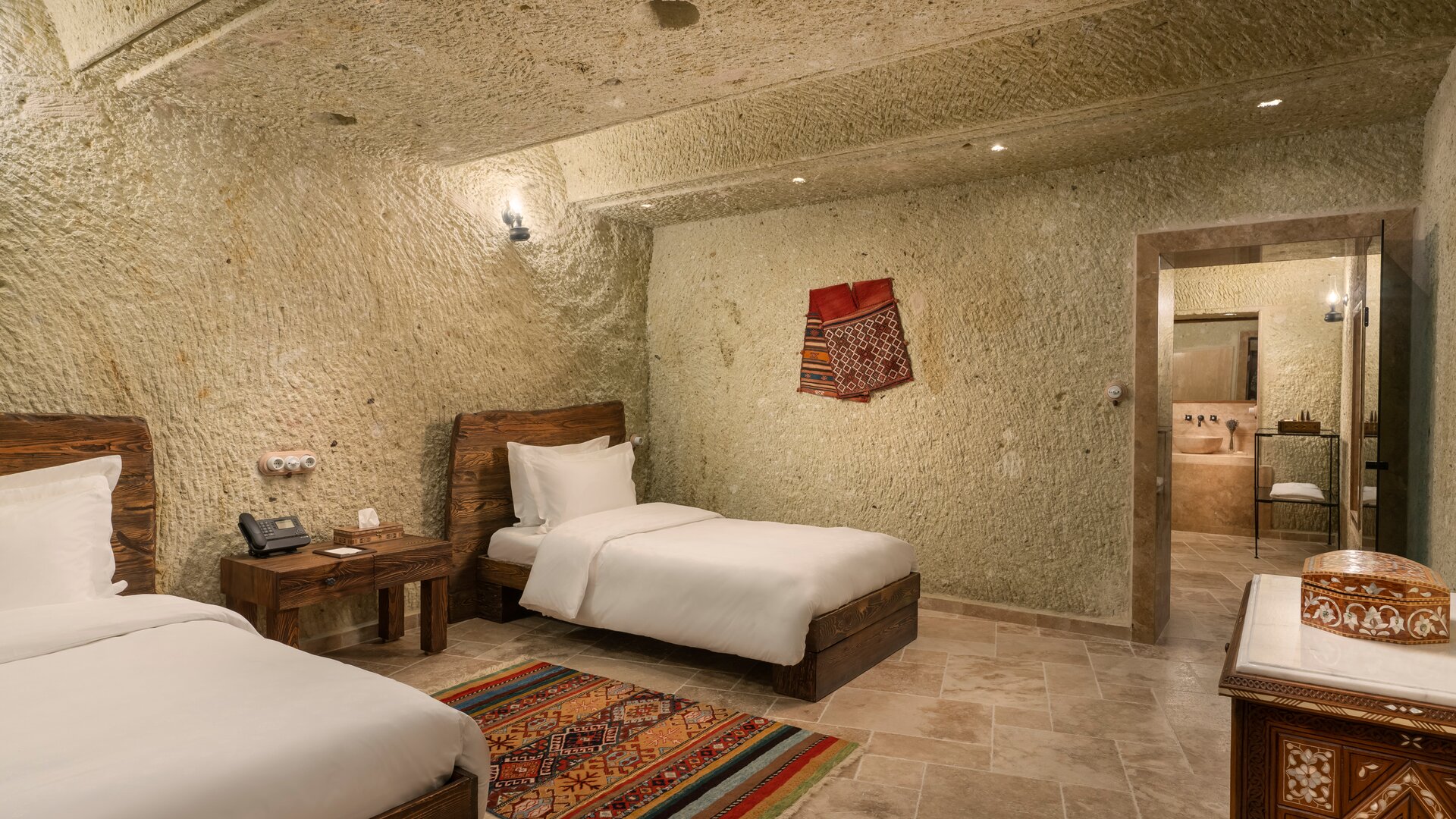 Kadı Burhaneddin Cave Suite Twin Bedroom