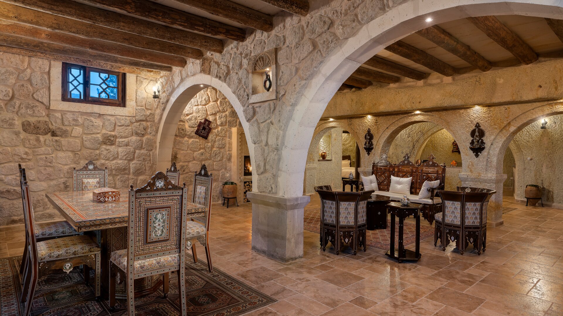 Kadı Burhaneddin Cave Suite Living & Dining Room