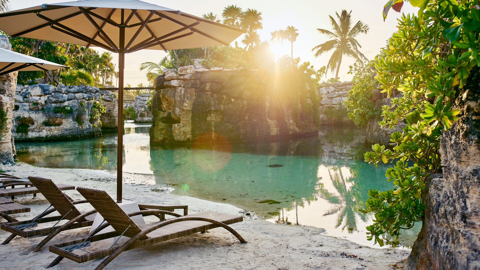 Poolside Lounge