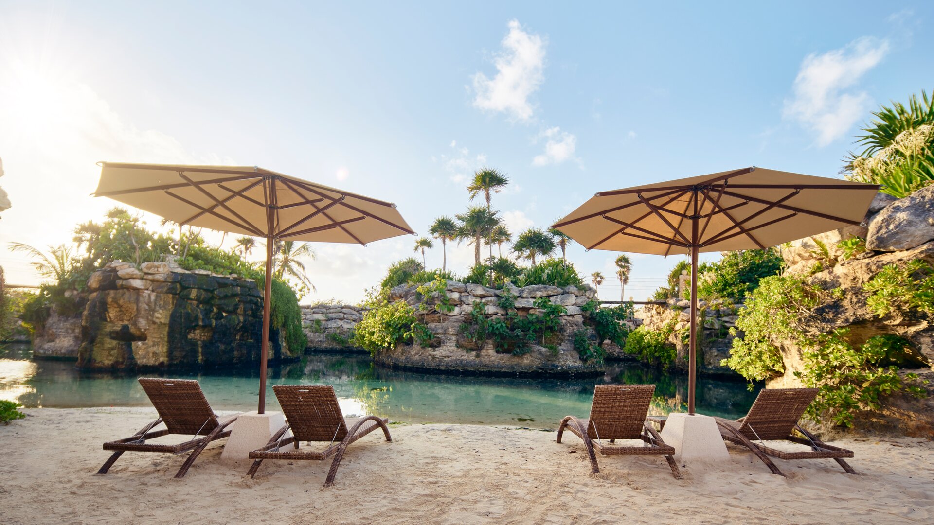 Poolside Lounge