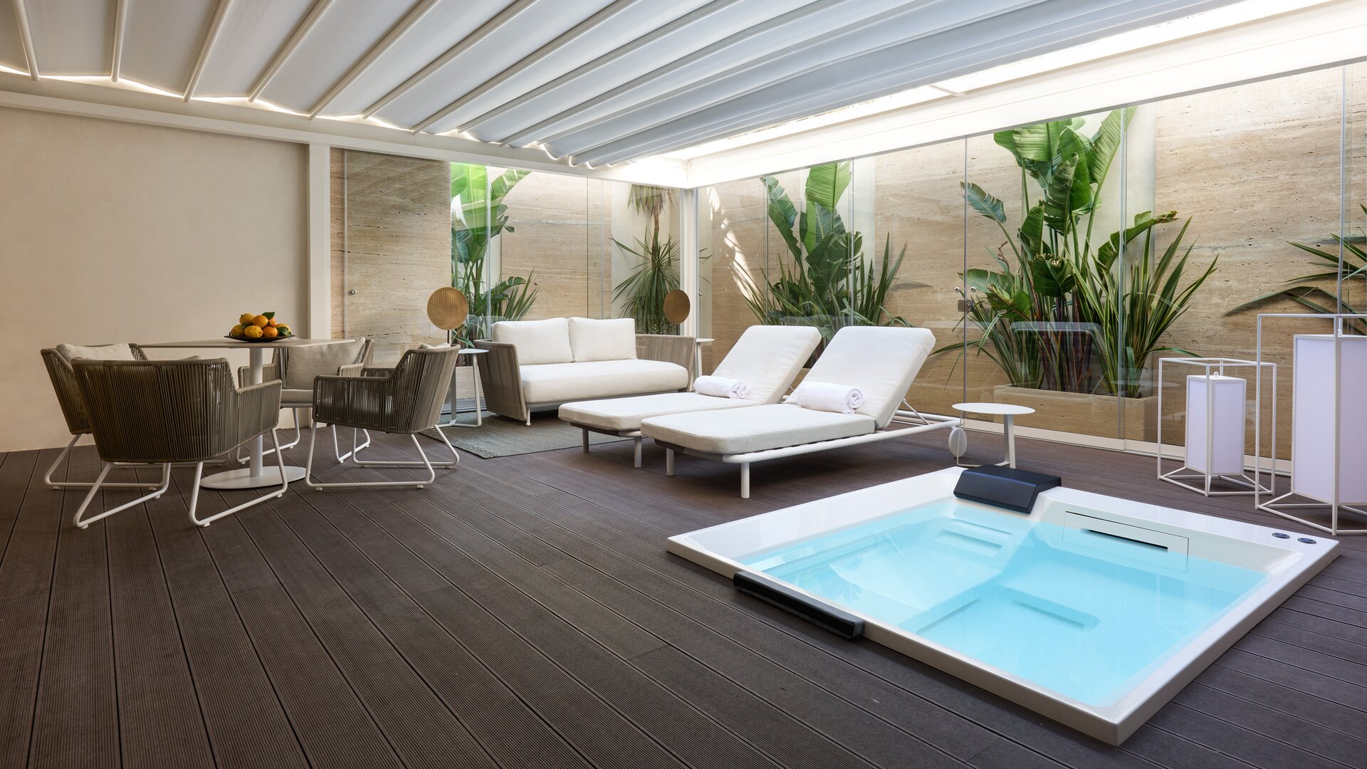 Jacuzzi Suite Covered Terrace