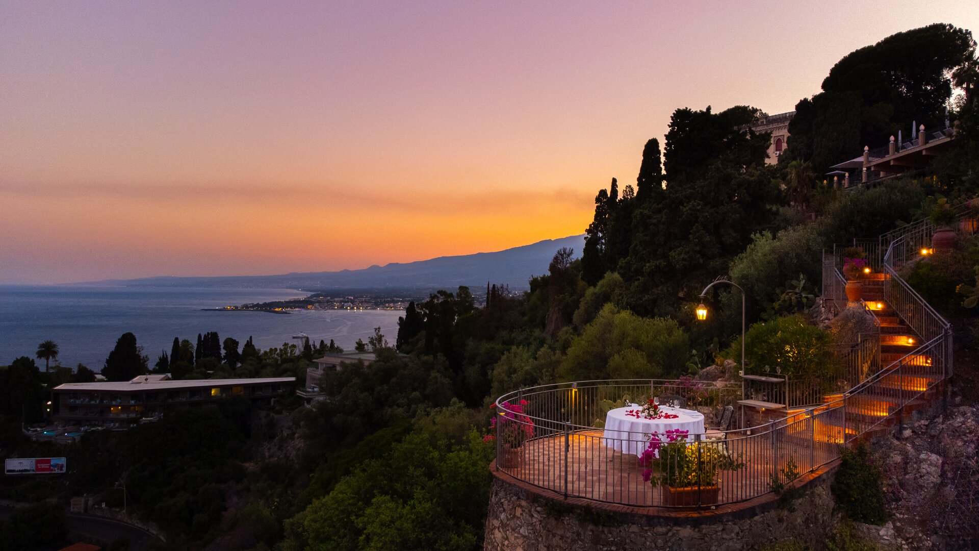 Romantic dinner on the Rotonda Sul Mare