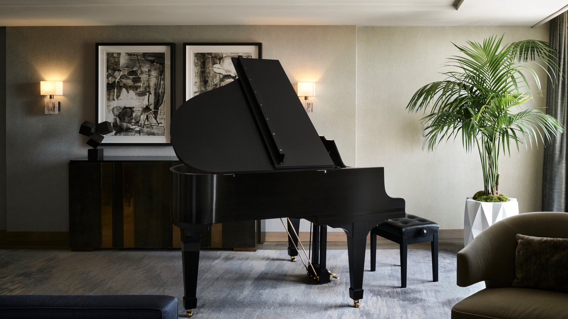 Palm Suite Baby Grand Piano