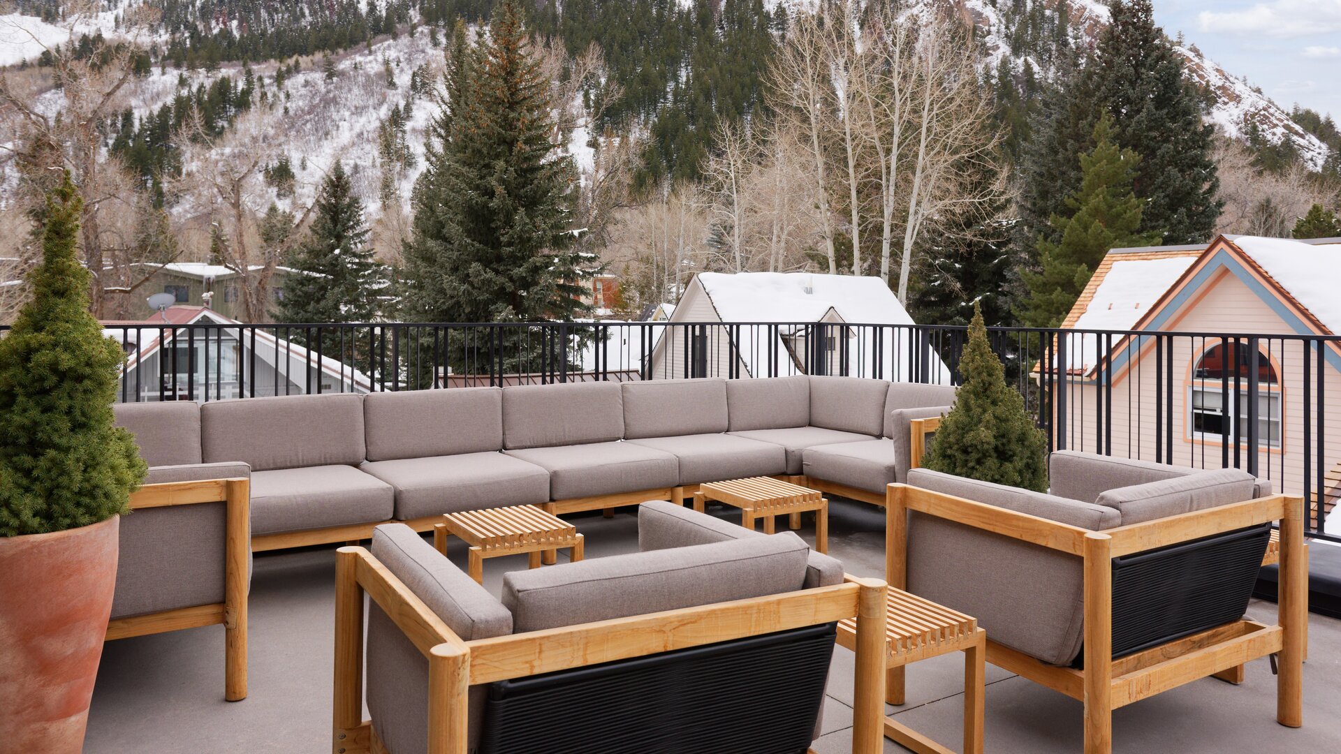 Shadow Mountain Jr Suite Terrace Lounge Seating