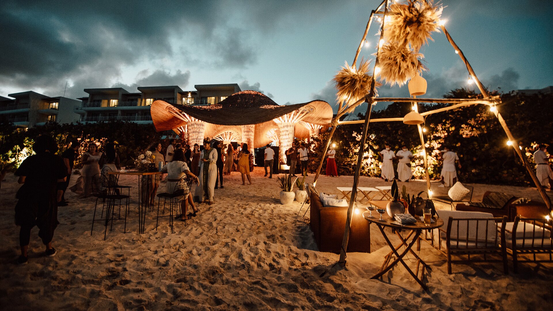 Beach Party/Dining