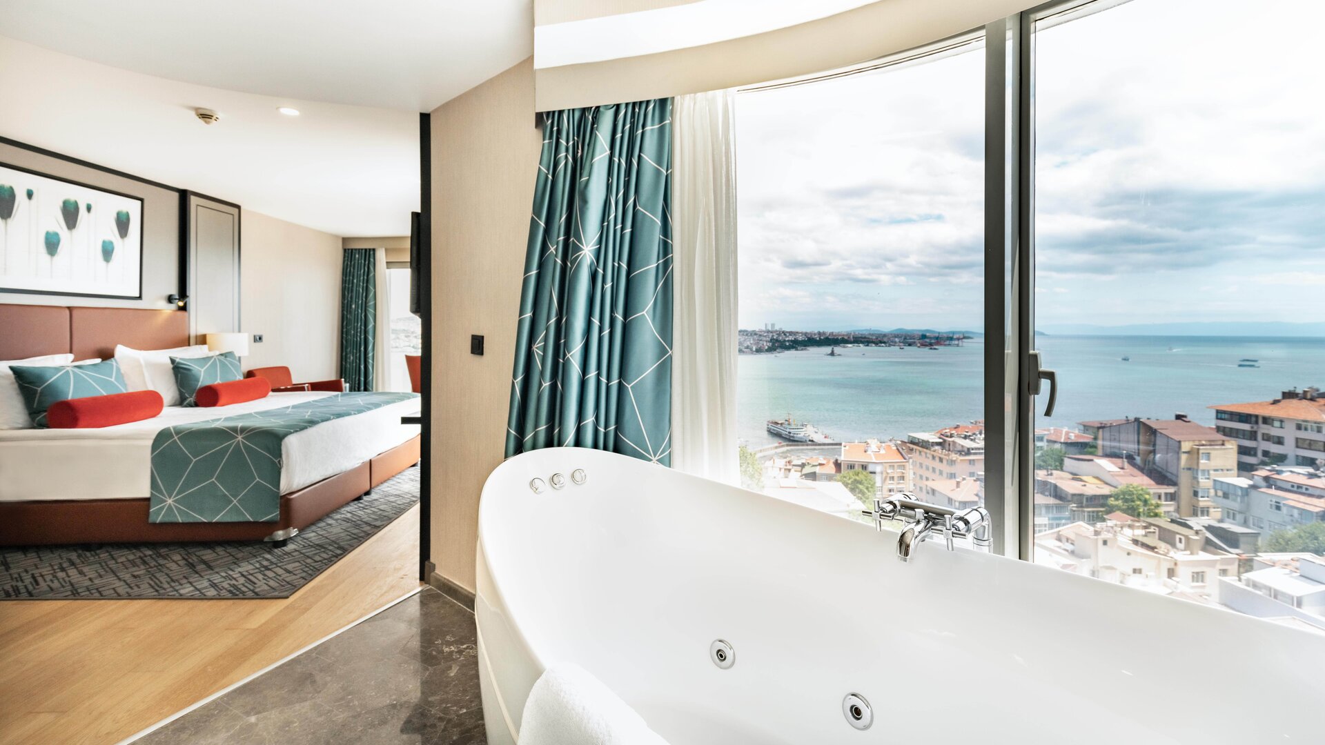 Queen Suite Bosphorus View