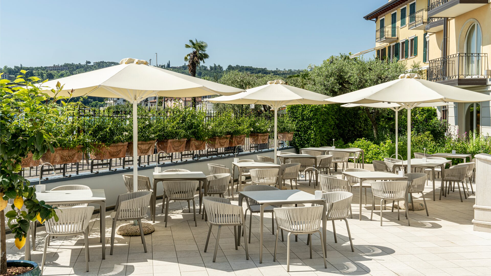 Lerive Restaurant Terrace