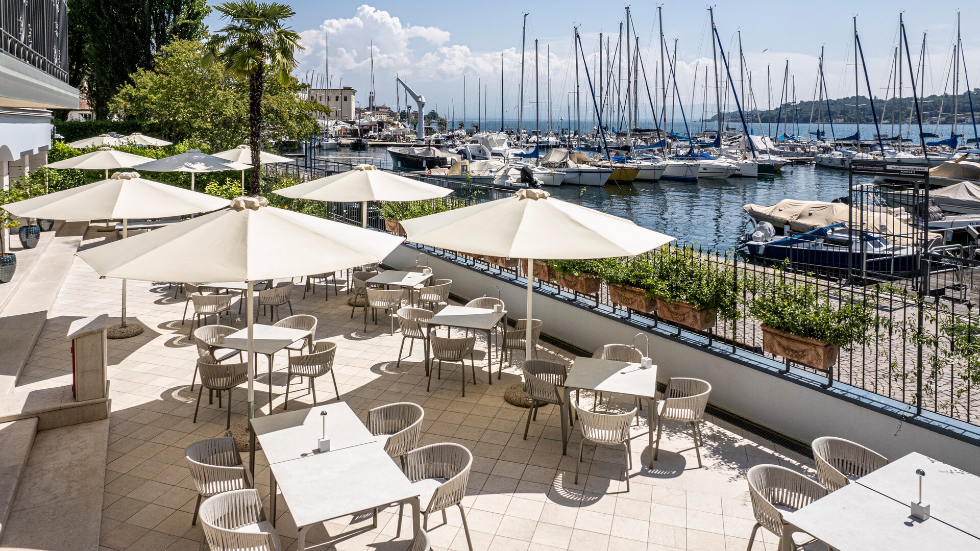 Lerive Restaurant Terrace Overview