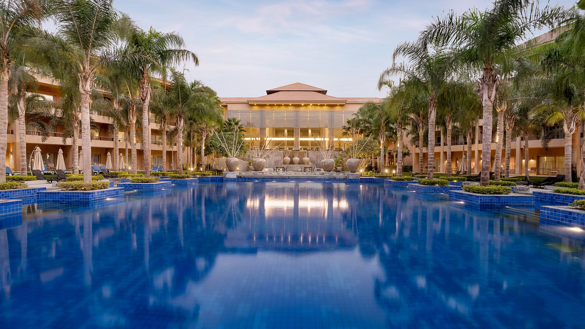 Exterior & Pool