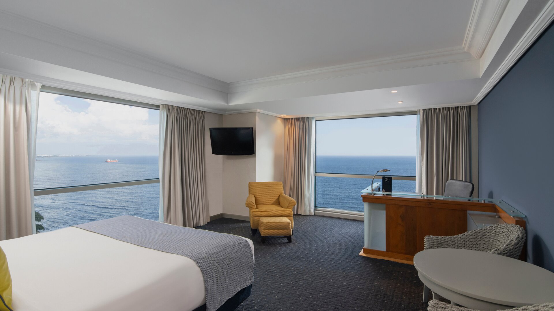 Panoramic Oceanfront Guest Room