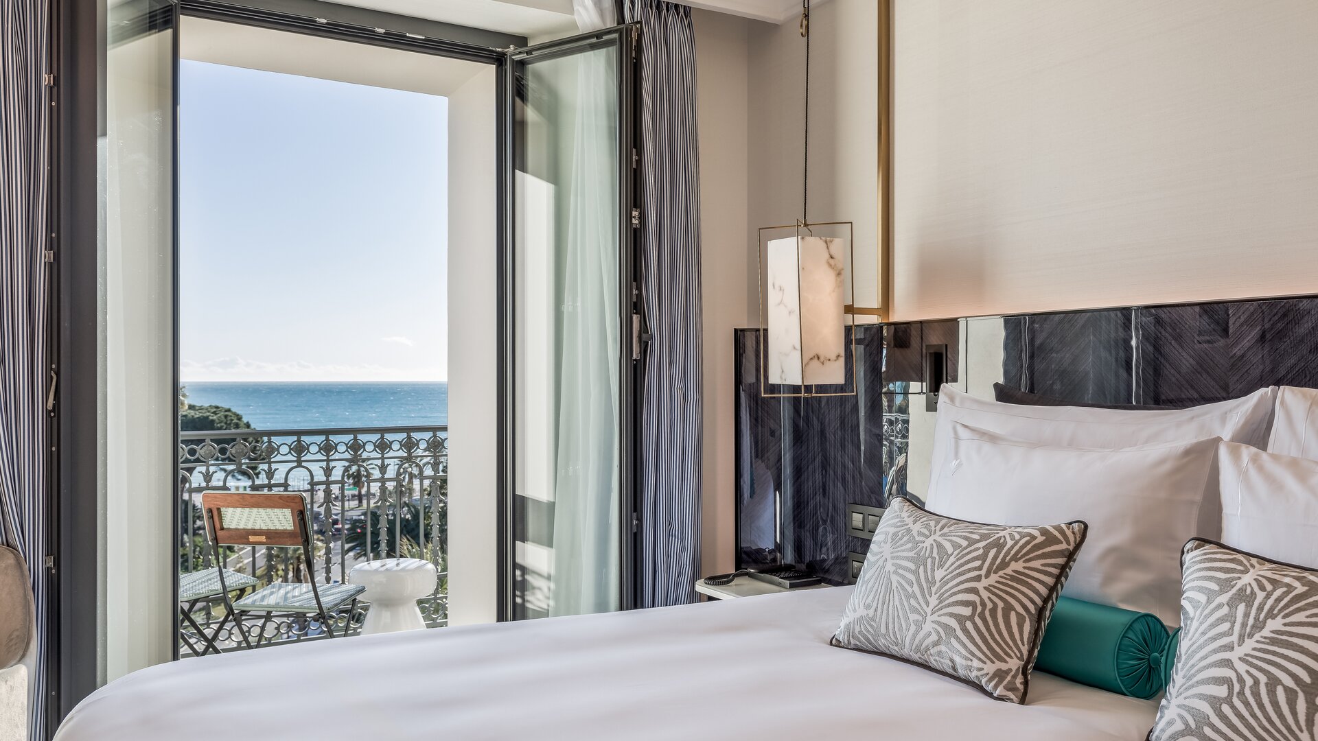 Deluxe Guest Room with Sea View