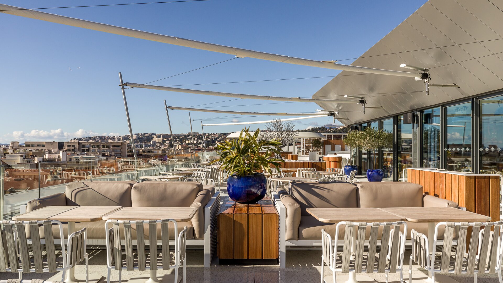 Taulissa Restaurant Rooftop Outdoor Seating
