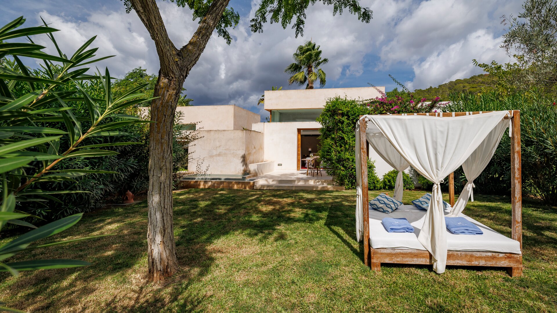 One Bedroom Villa Garden with Lounge Bed