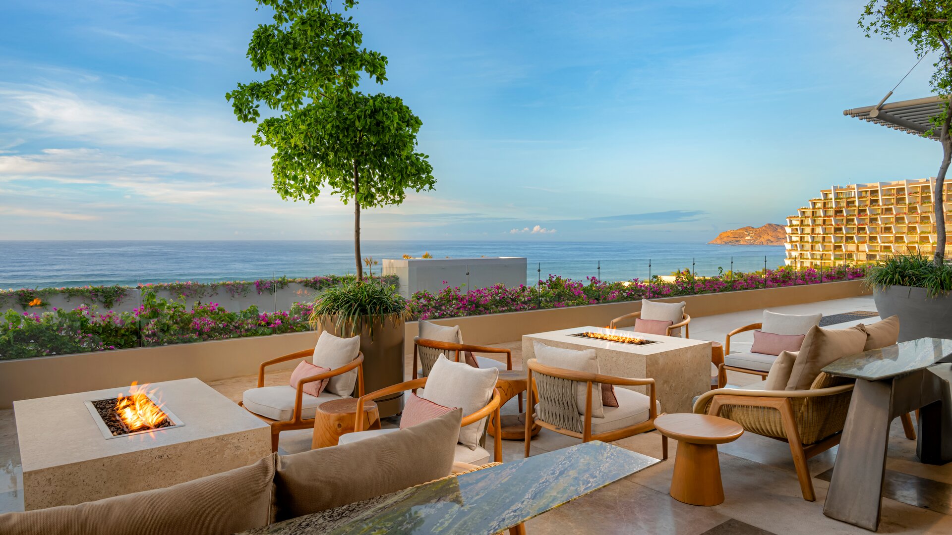 51 Bar Restaurant Outdoor Lounge and Dining