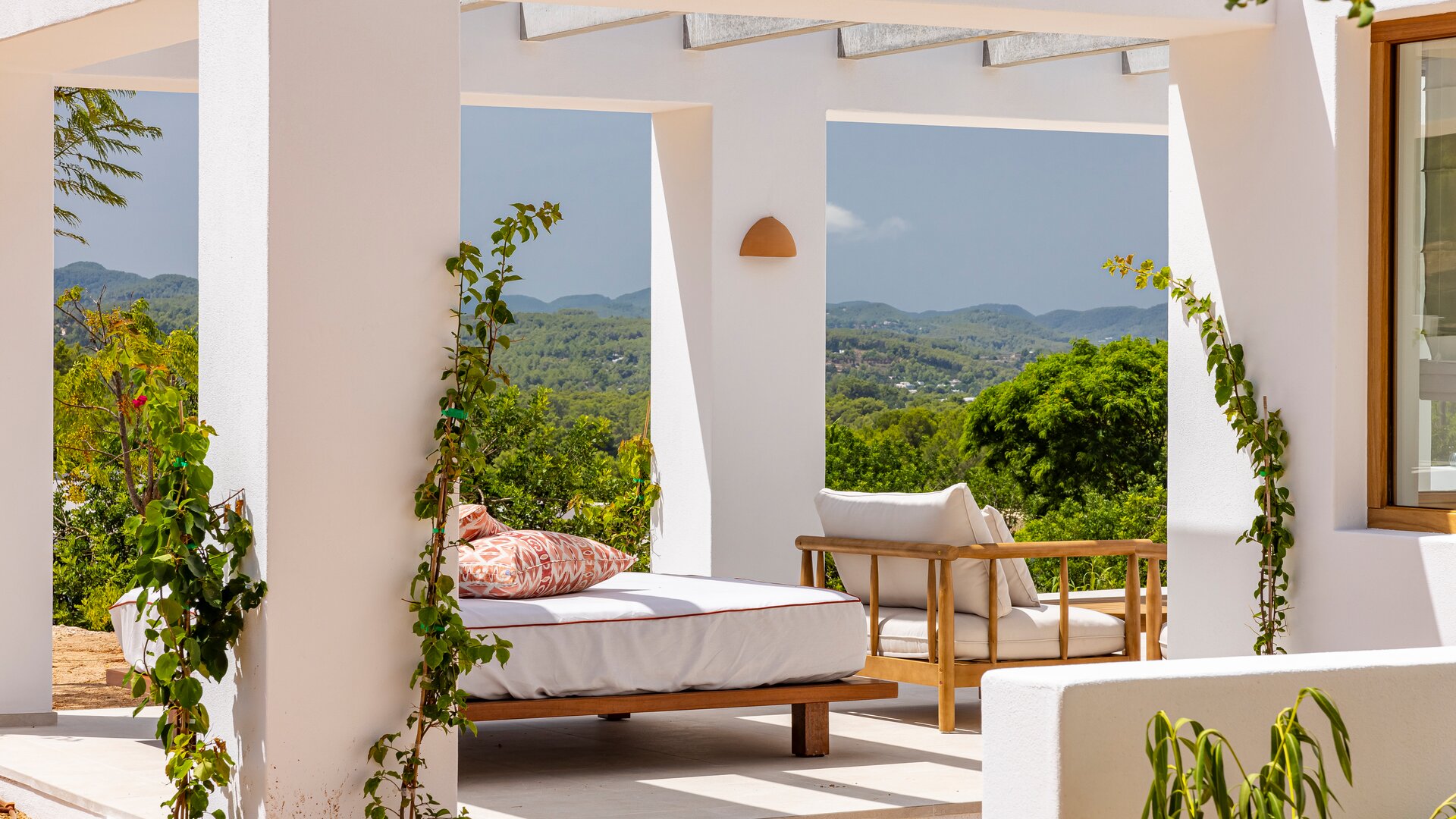 Deluxe Suite Villa Terrace Sunbeds