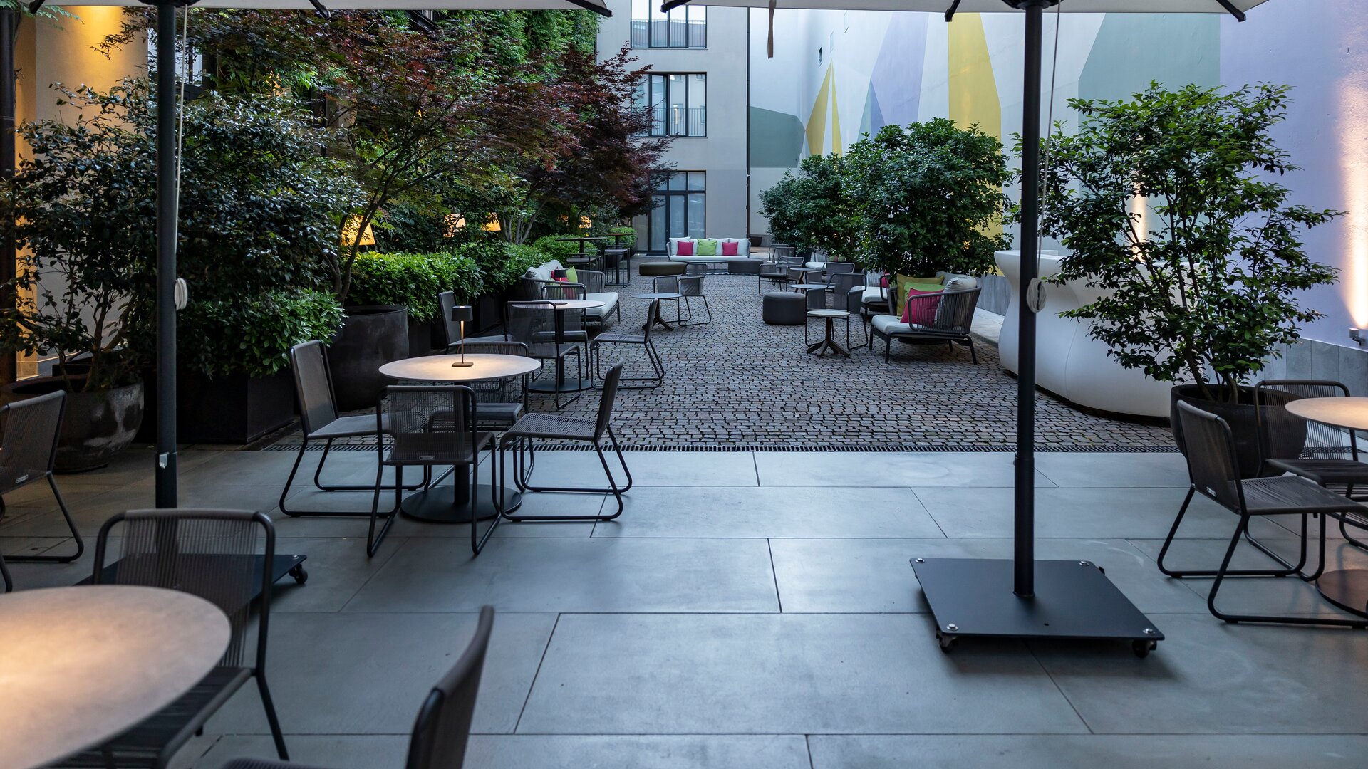 Garden 18 Outdoor Dining Tables