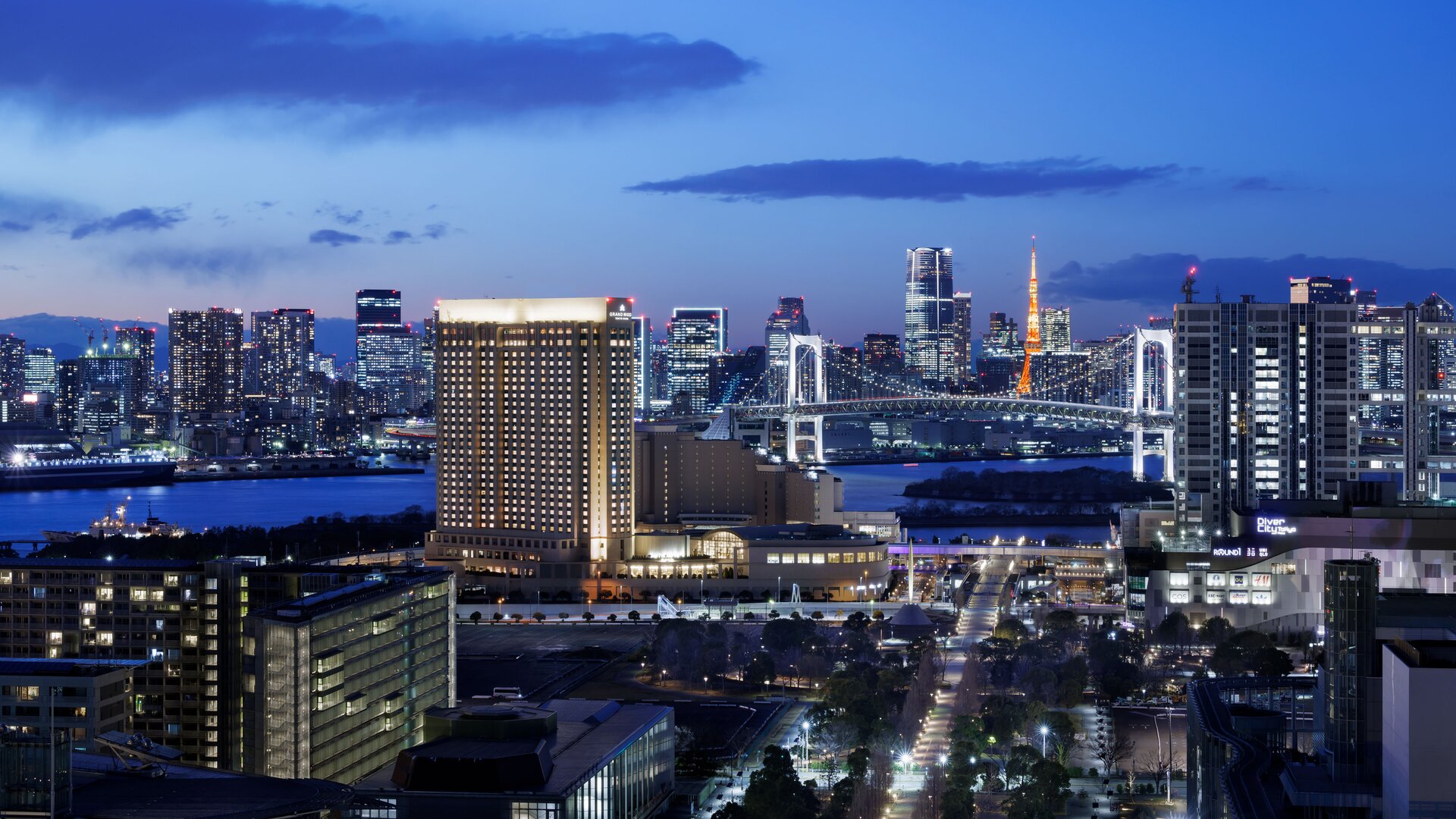 Exterior Aerial View with Cityscape
