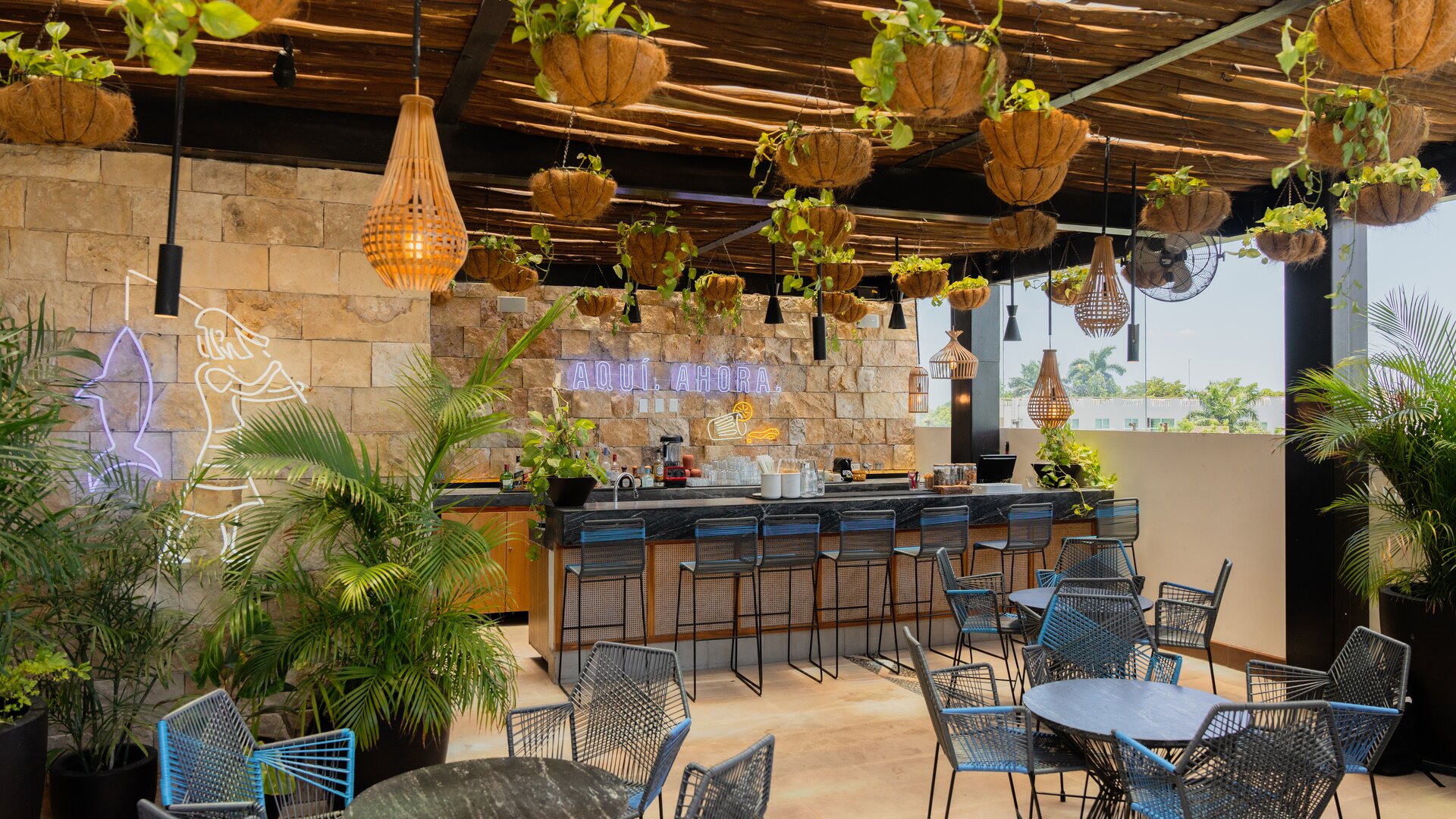 Marinera Poolside Bar & Dining