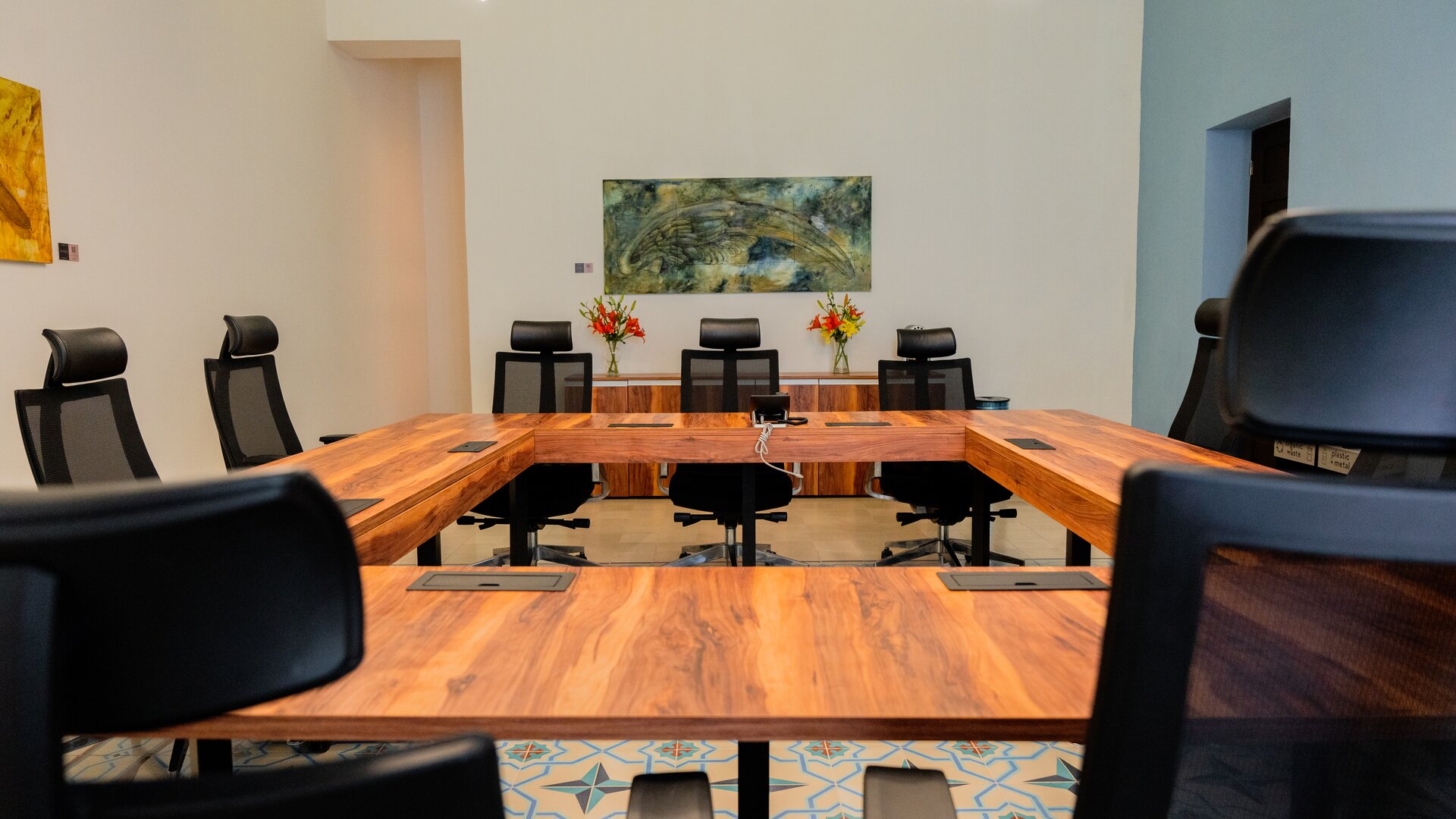 Casona Meeting Room Square Shape Setting