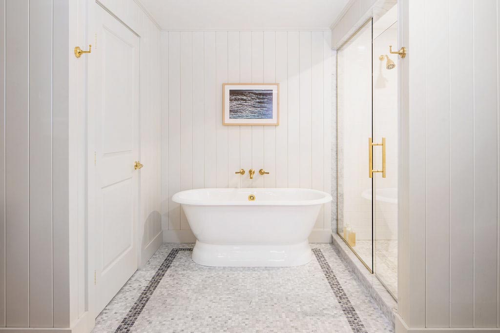 Soaking Tub and shower
