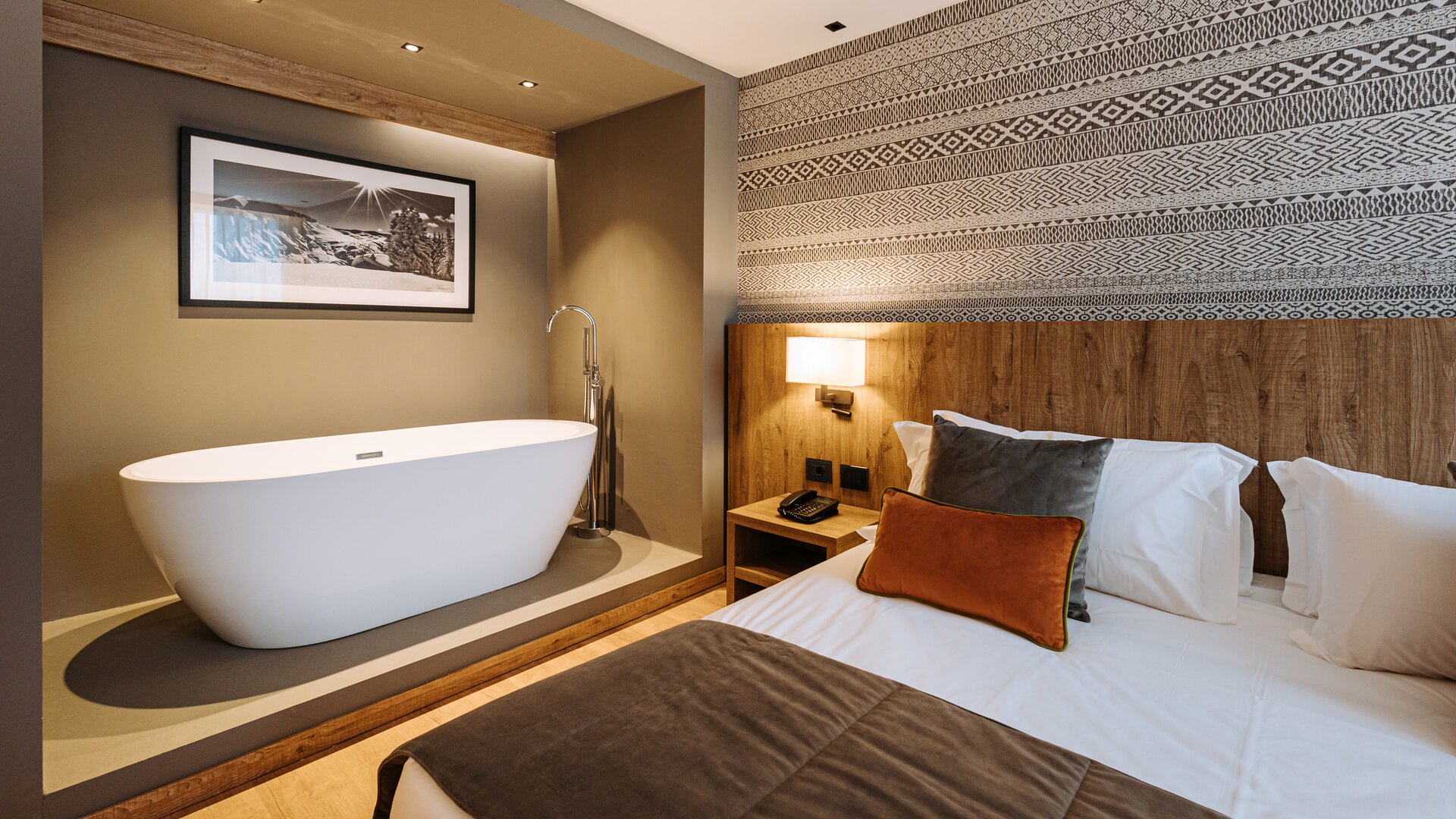 Guest Room with Soak Tub