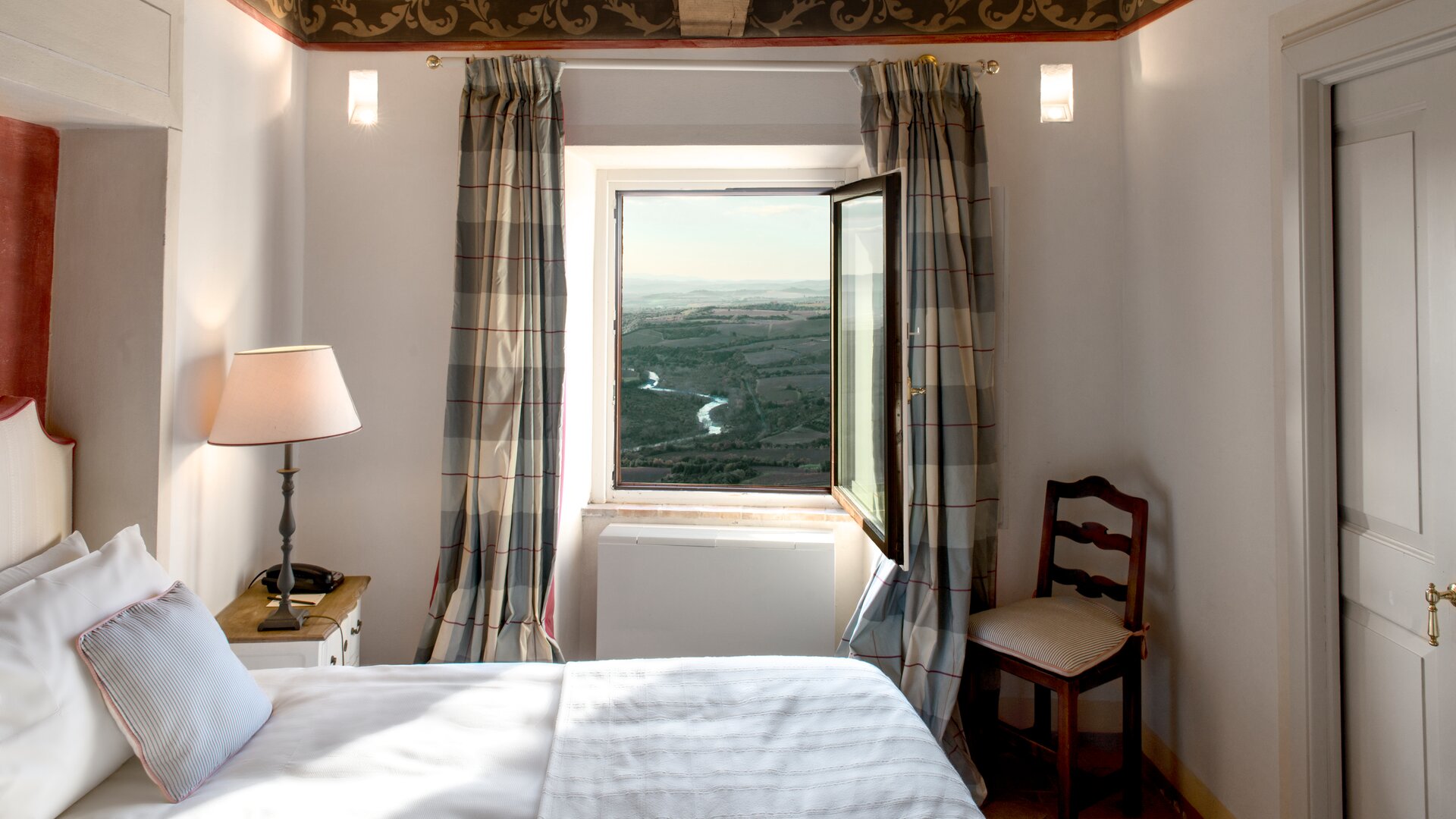 Classic Junior Suite Bedroom