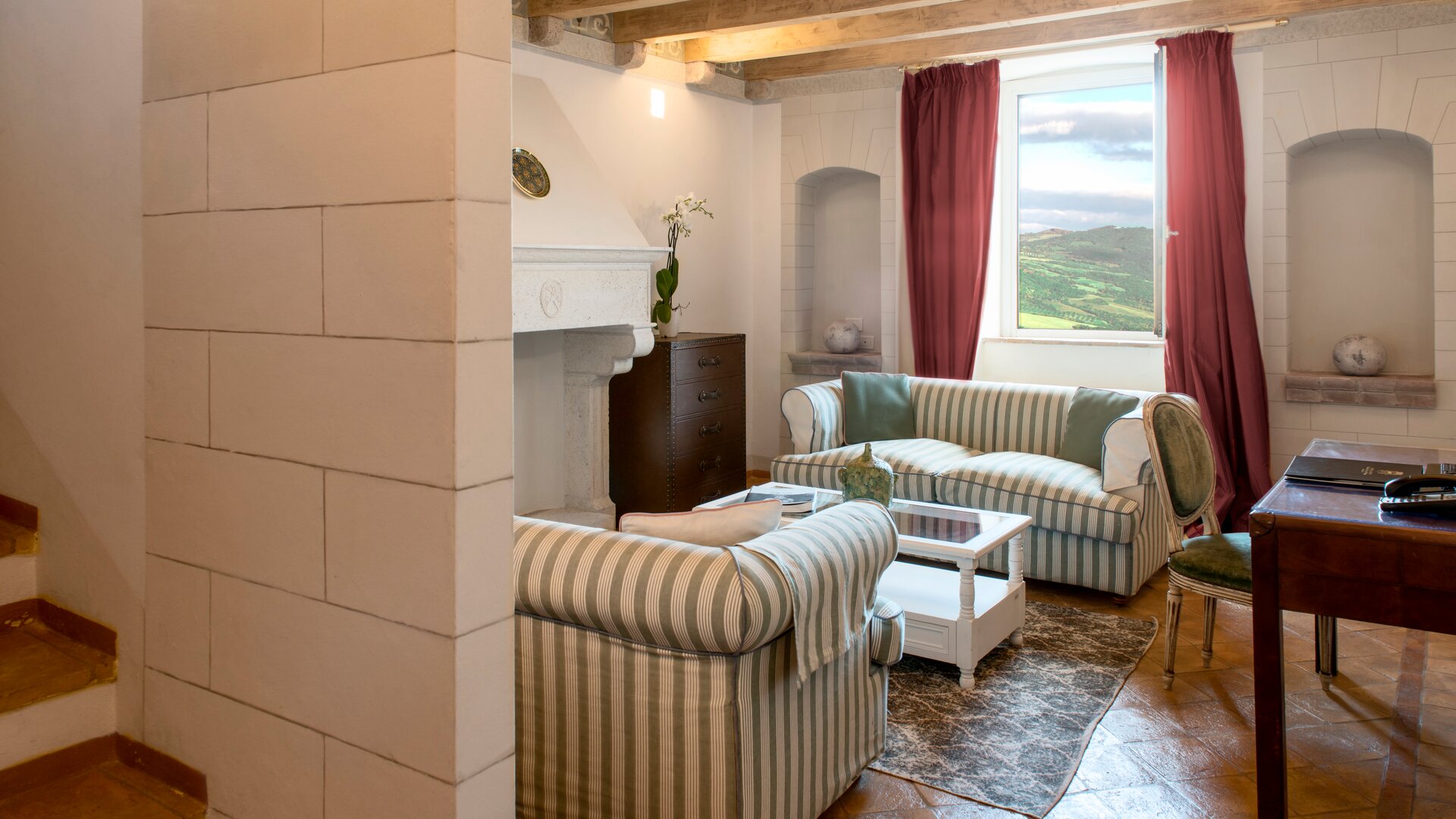 Grand Suite with 2 Bedrooms Living Room
