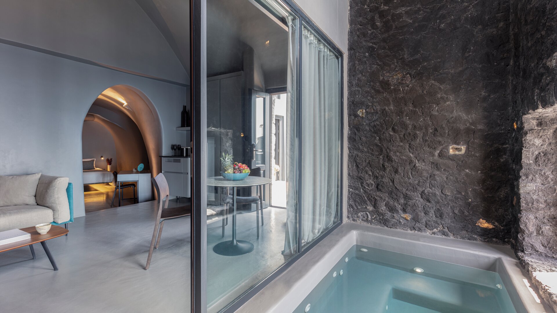 Deluxe Suite Sunset View with Hot Tub | Hot Tub Area