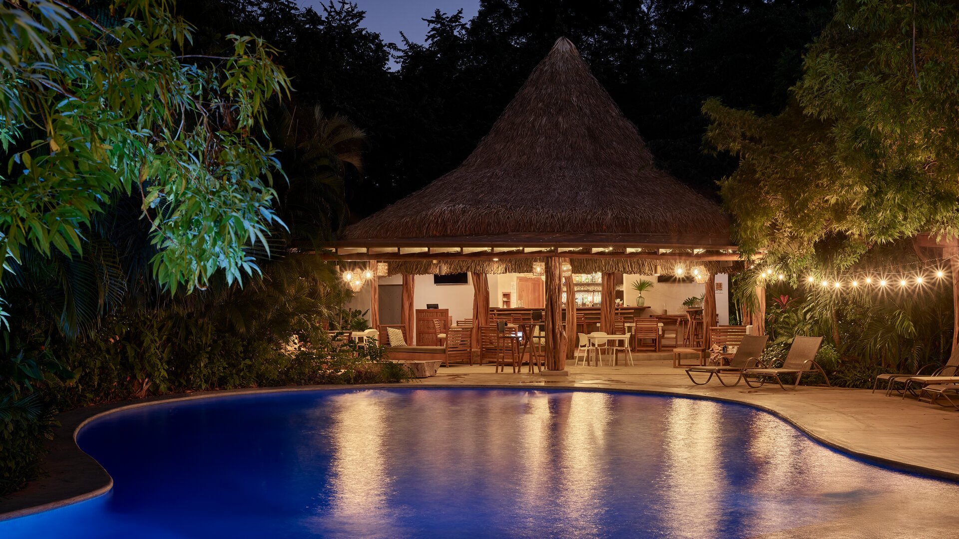 Cala Luna Origen Poolside Lounge & Dining