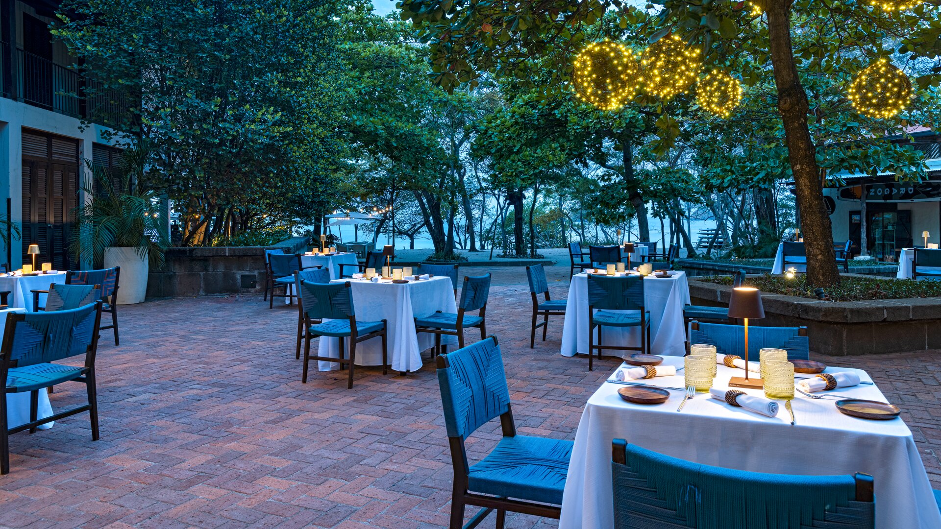 Ponciana Restaurant Courtyard Dining View to Hotel