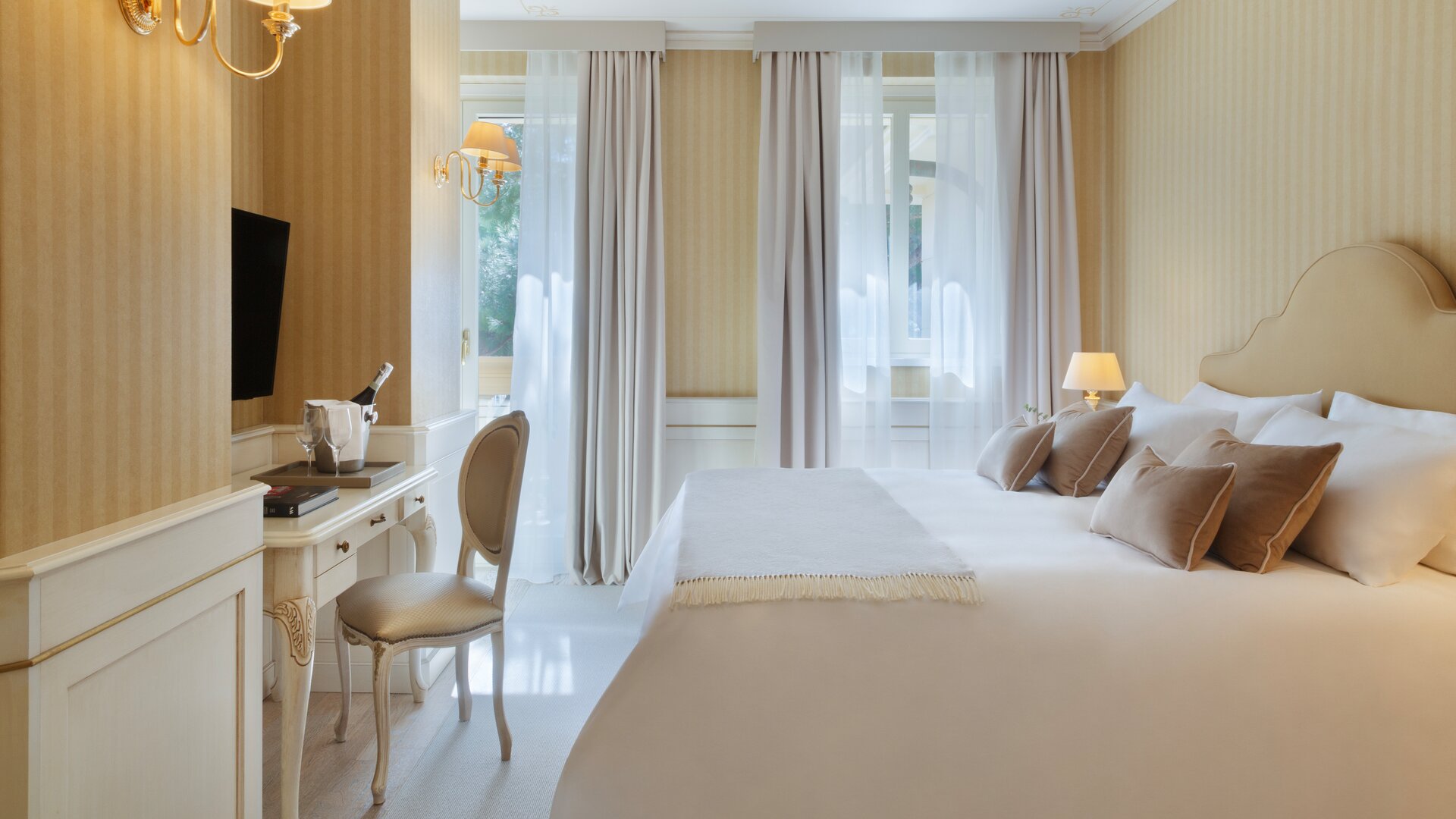Junior Suite Bedroom