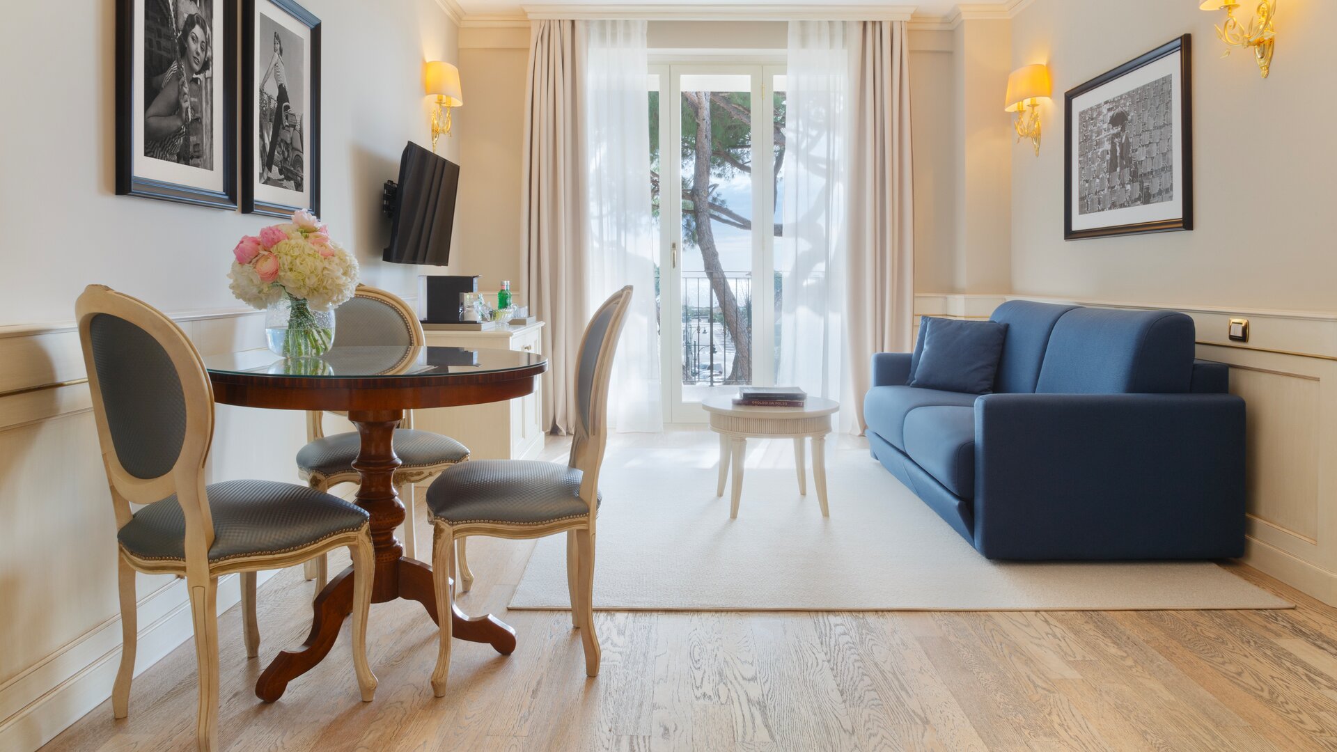 Forte Suite Dining & Living Area