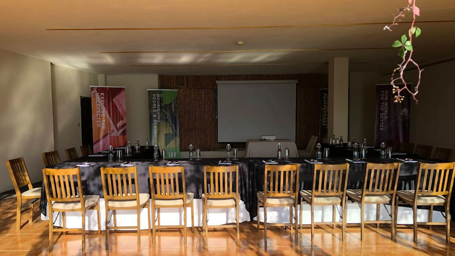 Kuan Meeting Room Event Space
