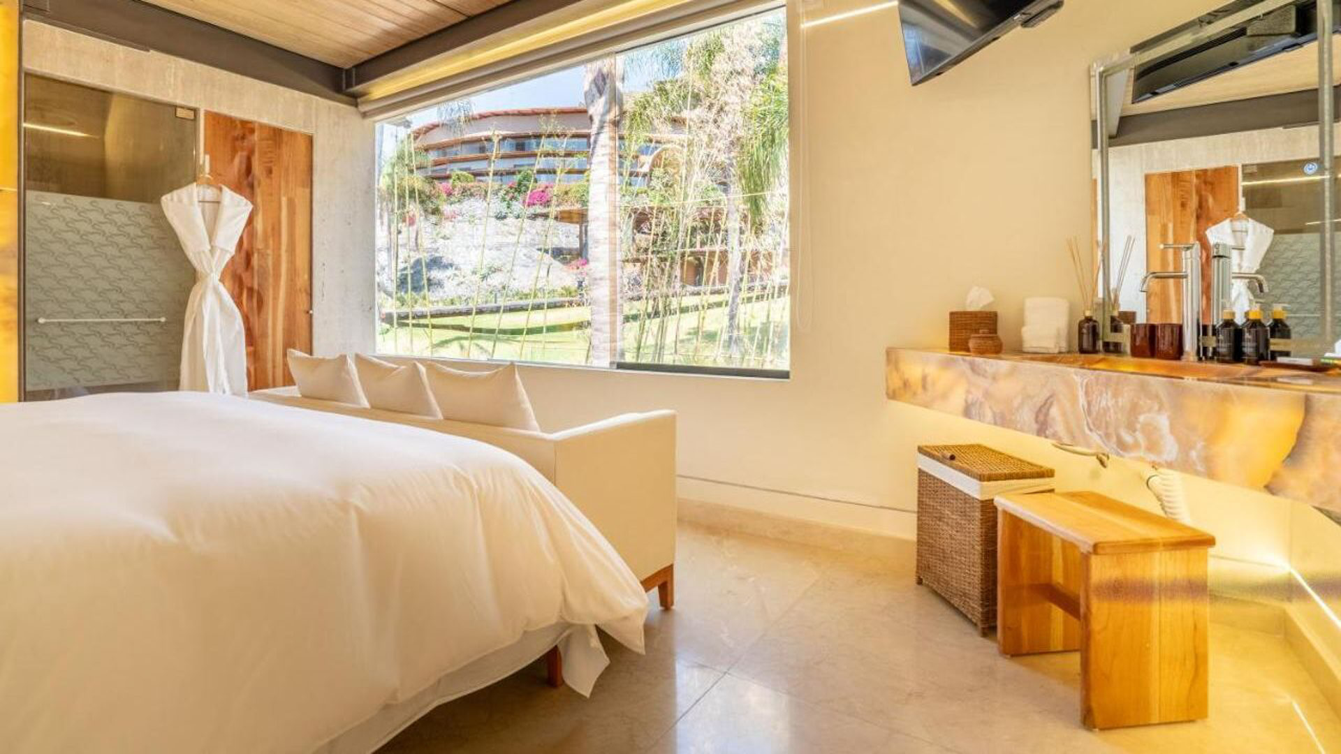 Suite Bedroom