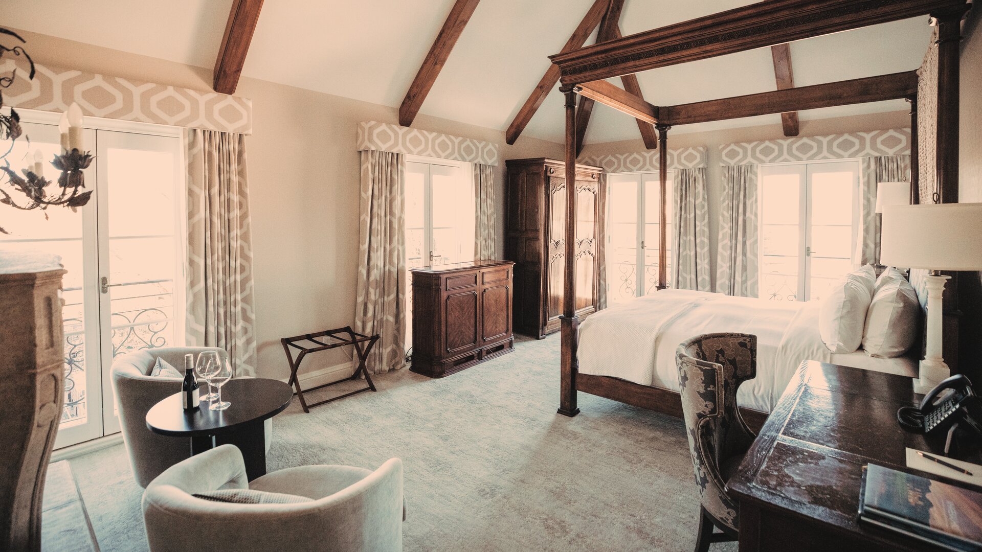 Grand King Guestroom Overview