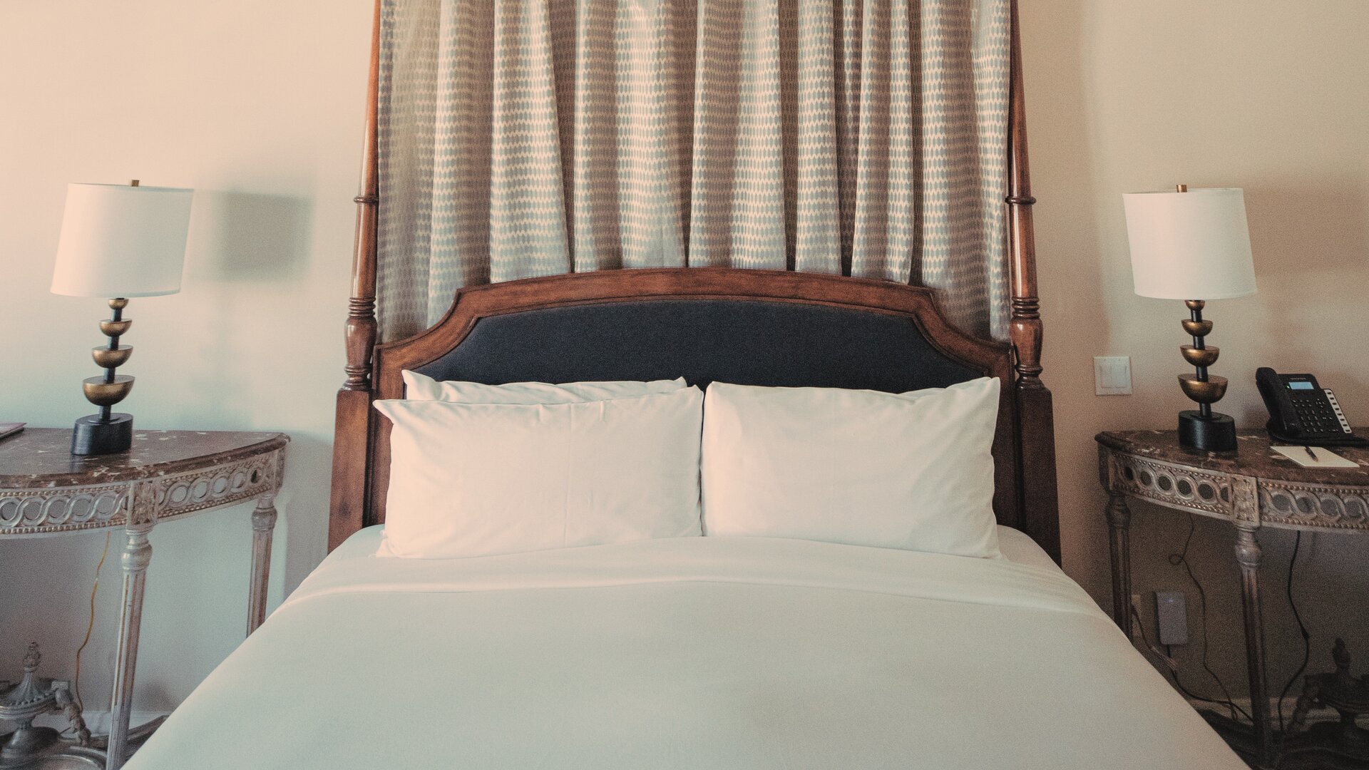 Mansion King Guestroom Bed