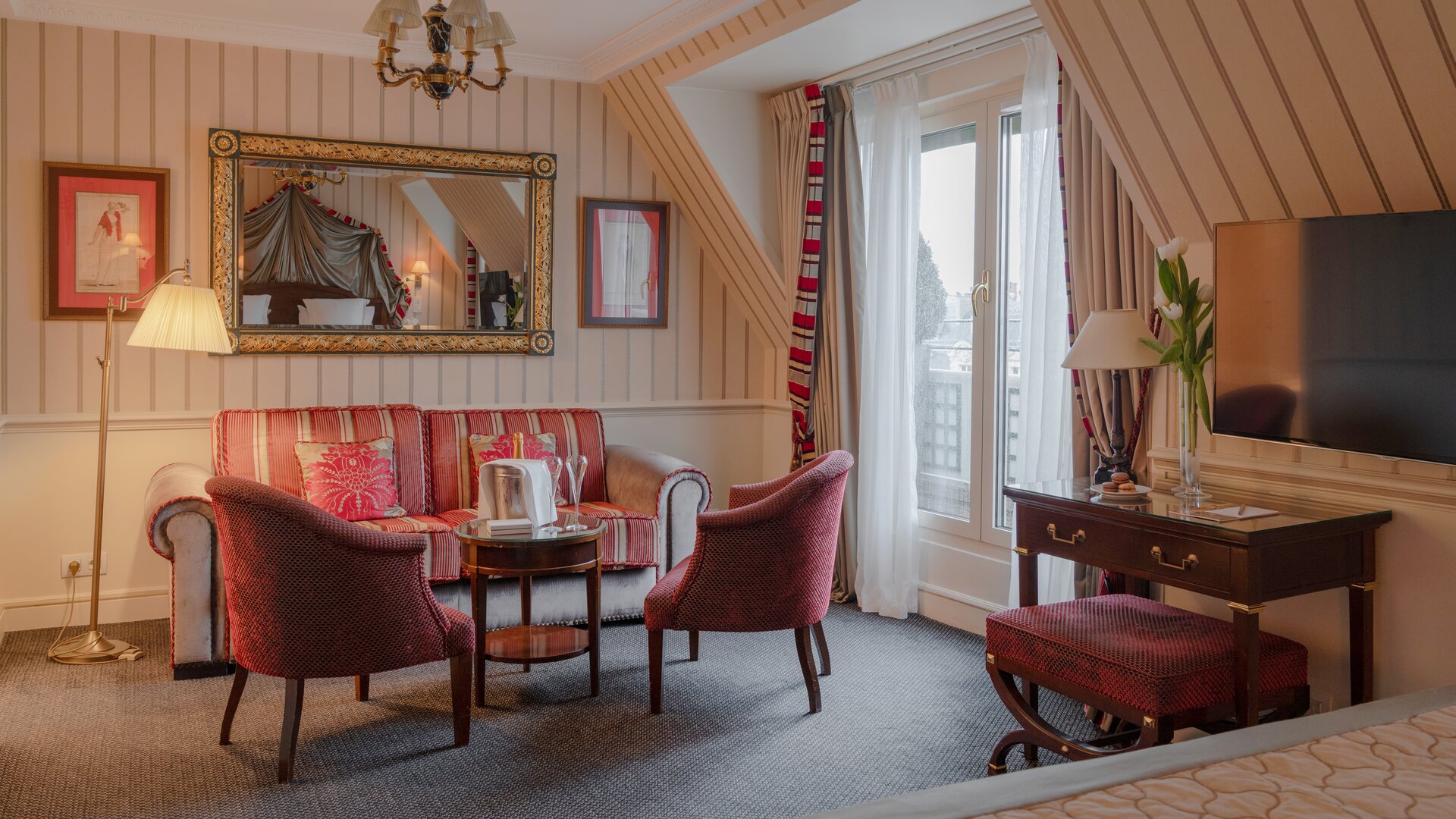 Junior Eiffel Suite Seating Area