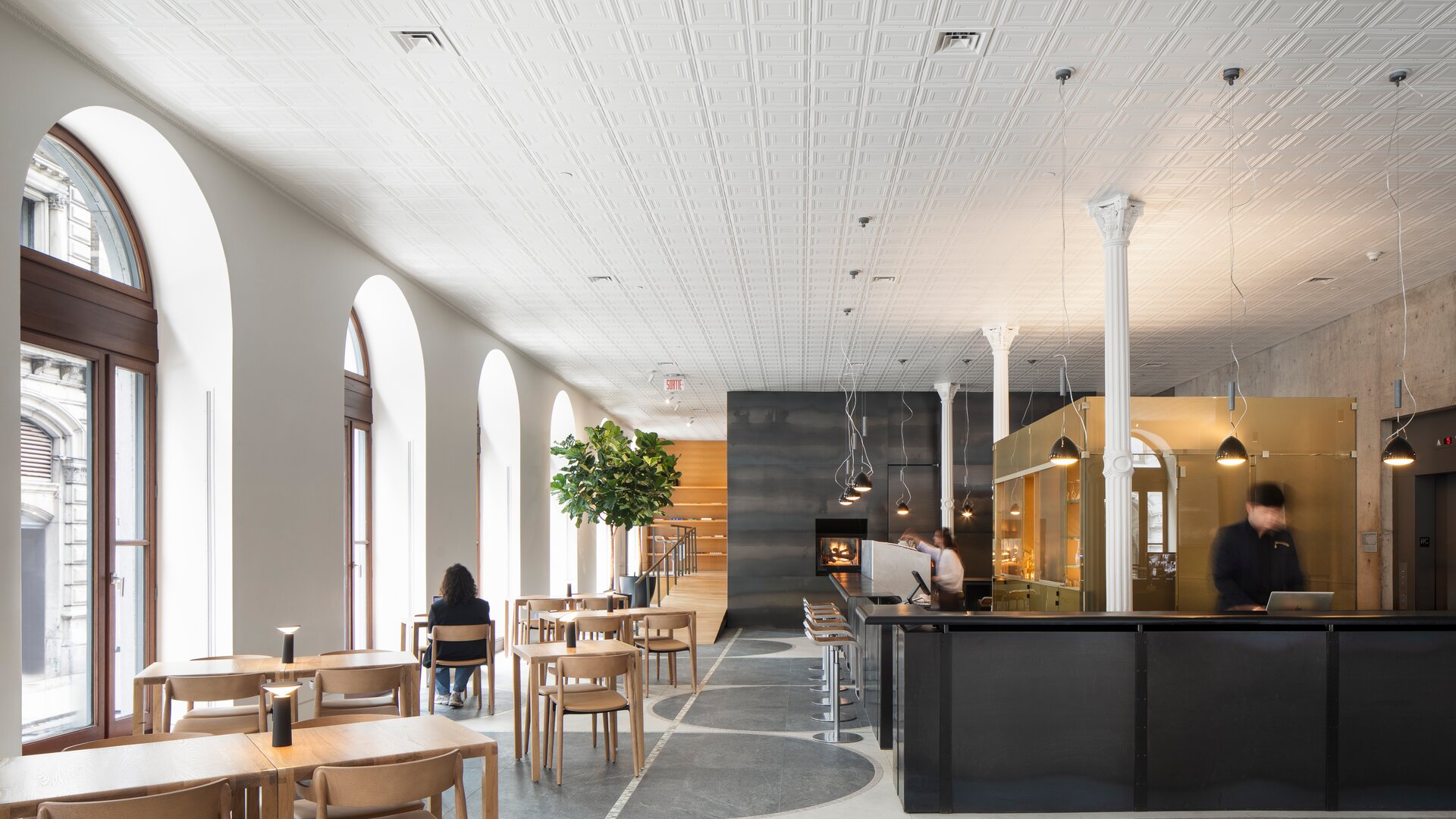 Lobby Restaurant & Bar Next to Reception Area
