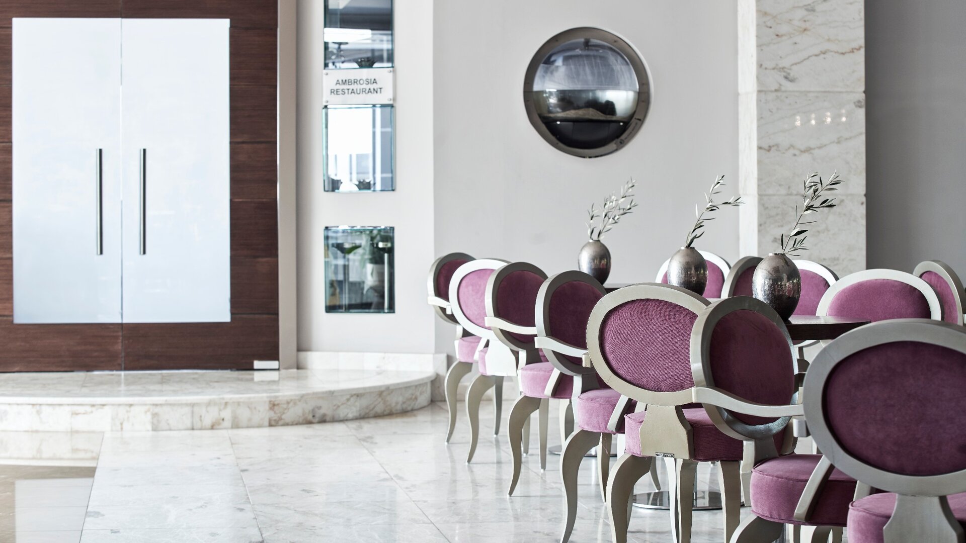 Lobby Entrance and Seating
