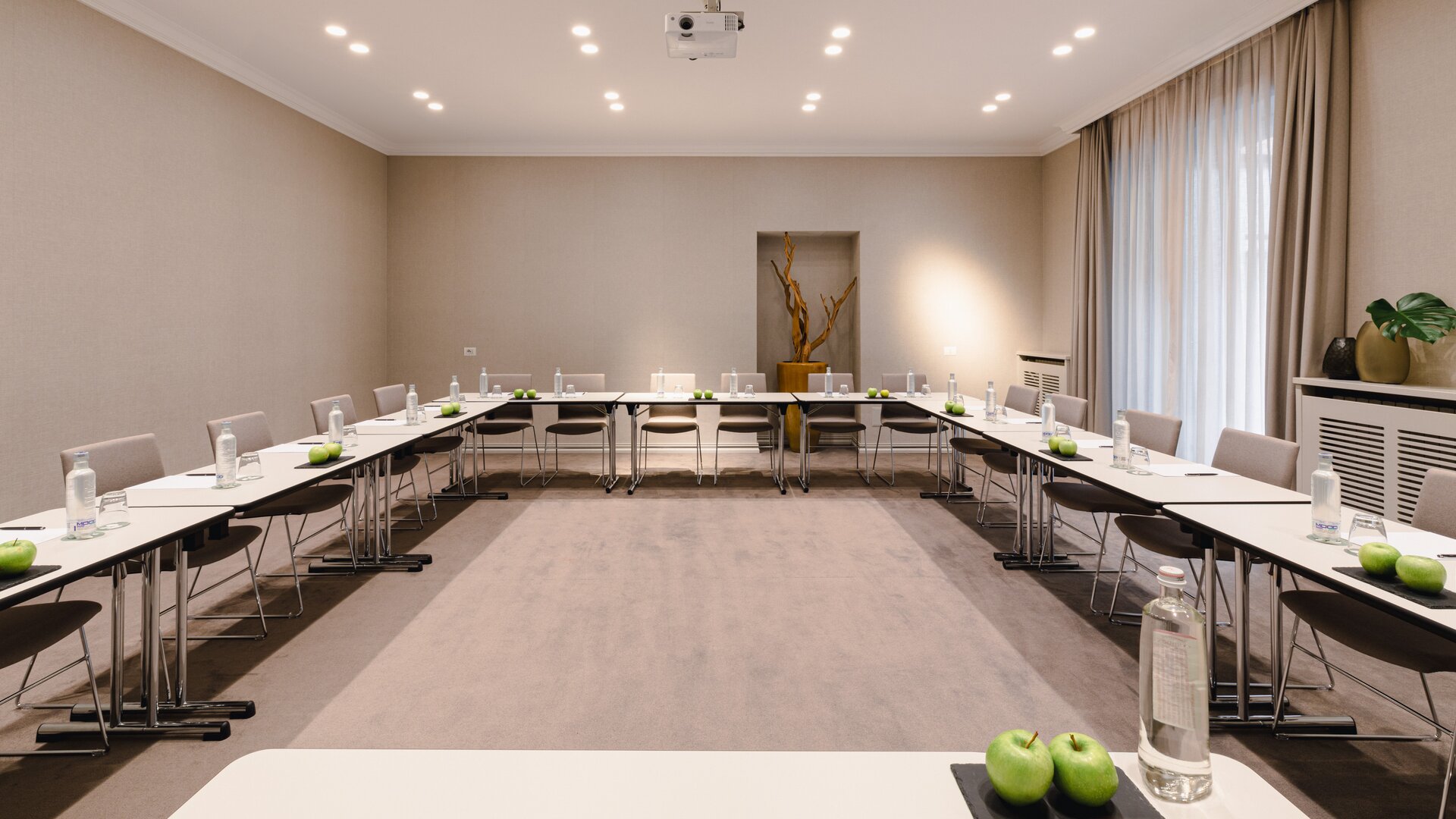 Sala Leonardo Meeting Room Event Space U-Shaped Seating