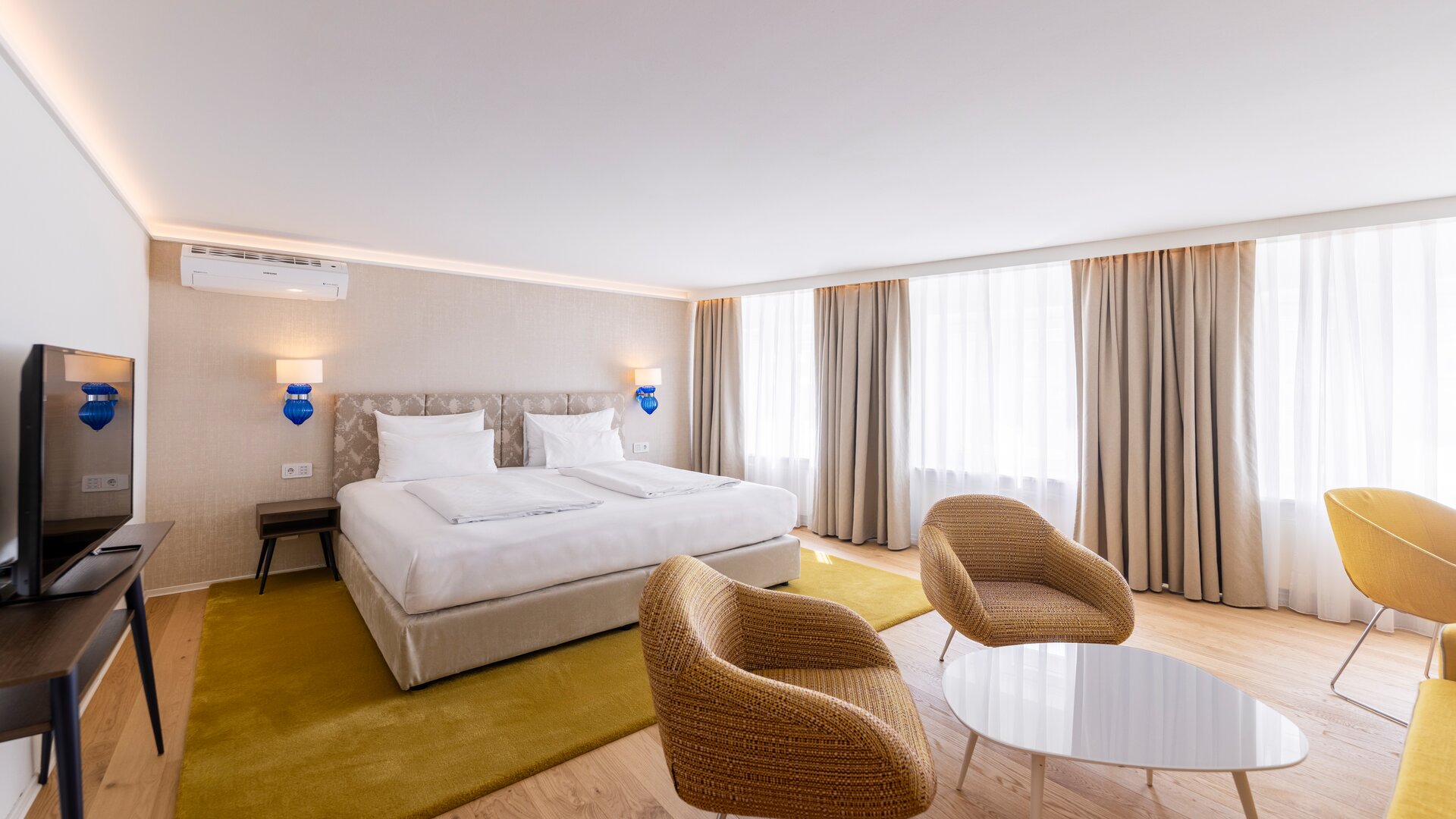Suite Overview with Seating Area and Bed