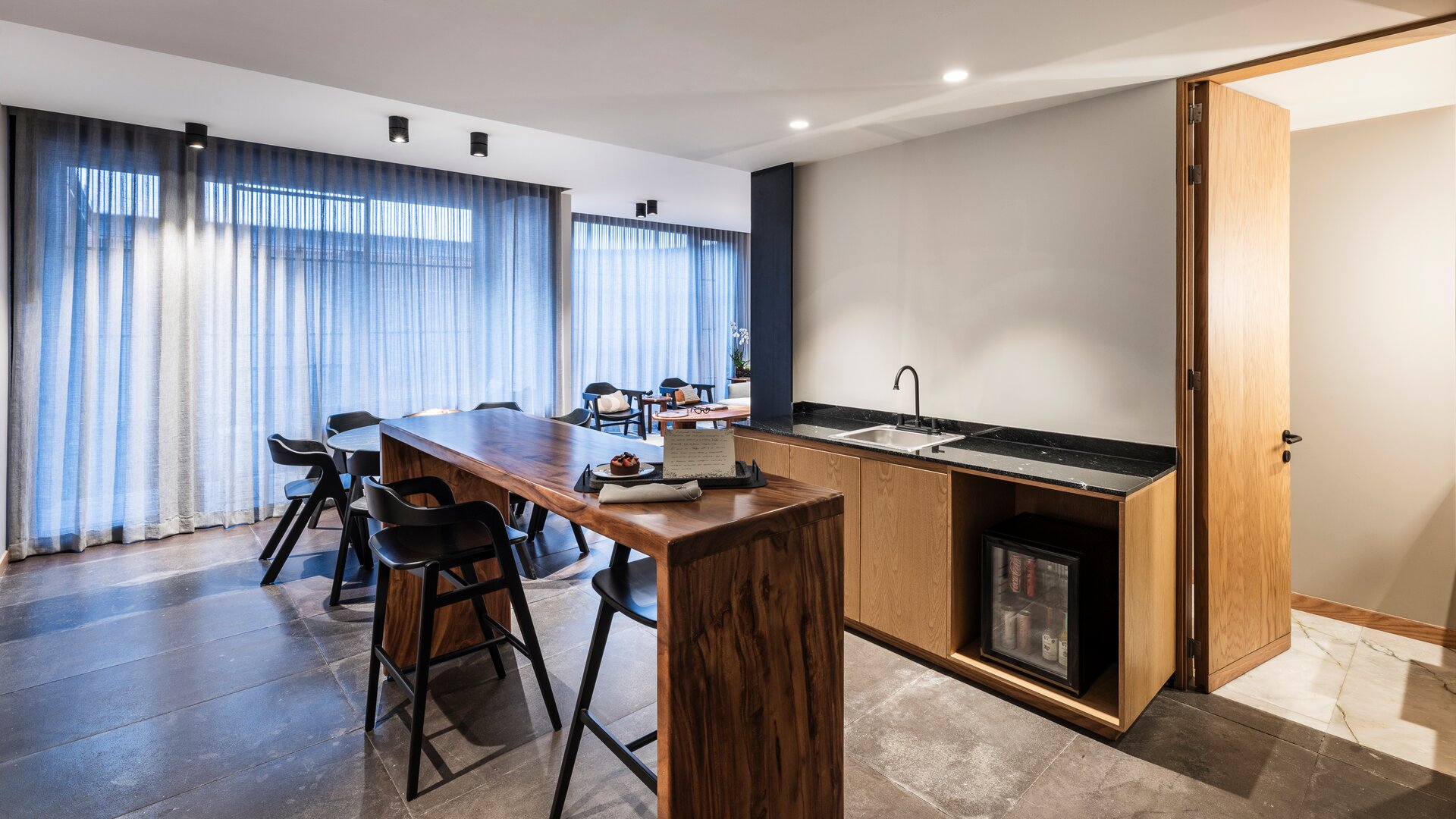Grand Suite Kitchenette