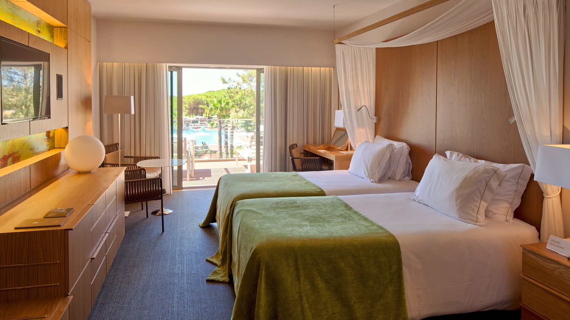 Deluxe Guestroom with Pool View