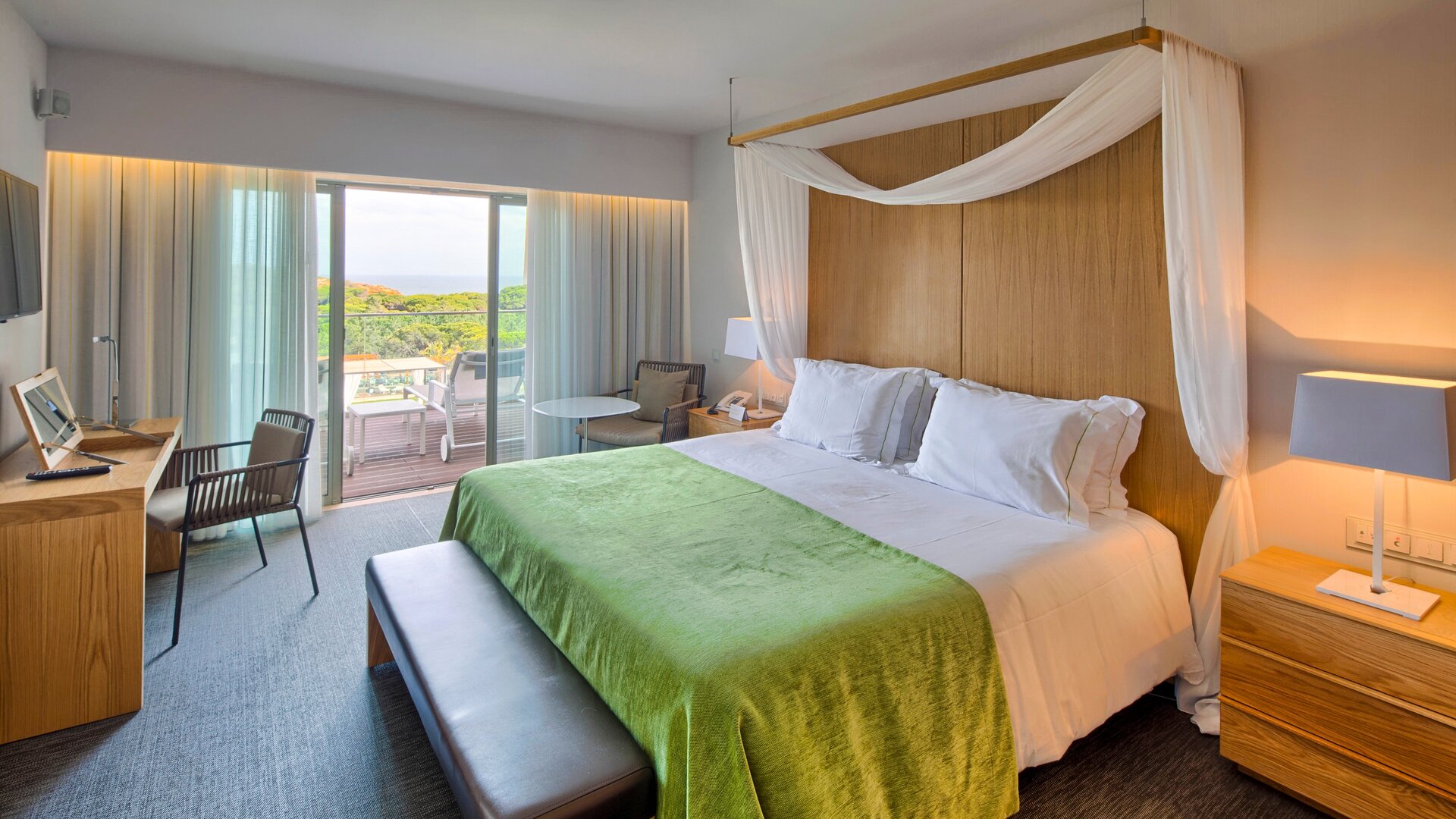 Deluxe Guestroom with Sea View