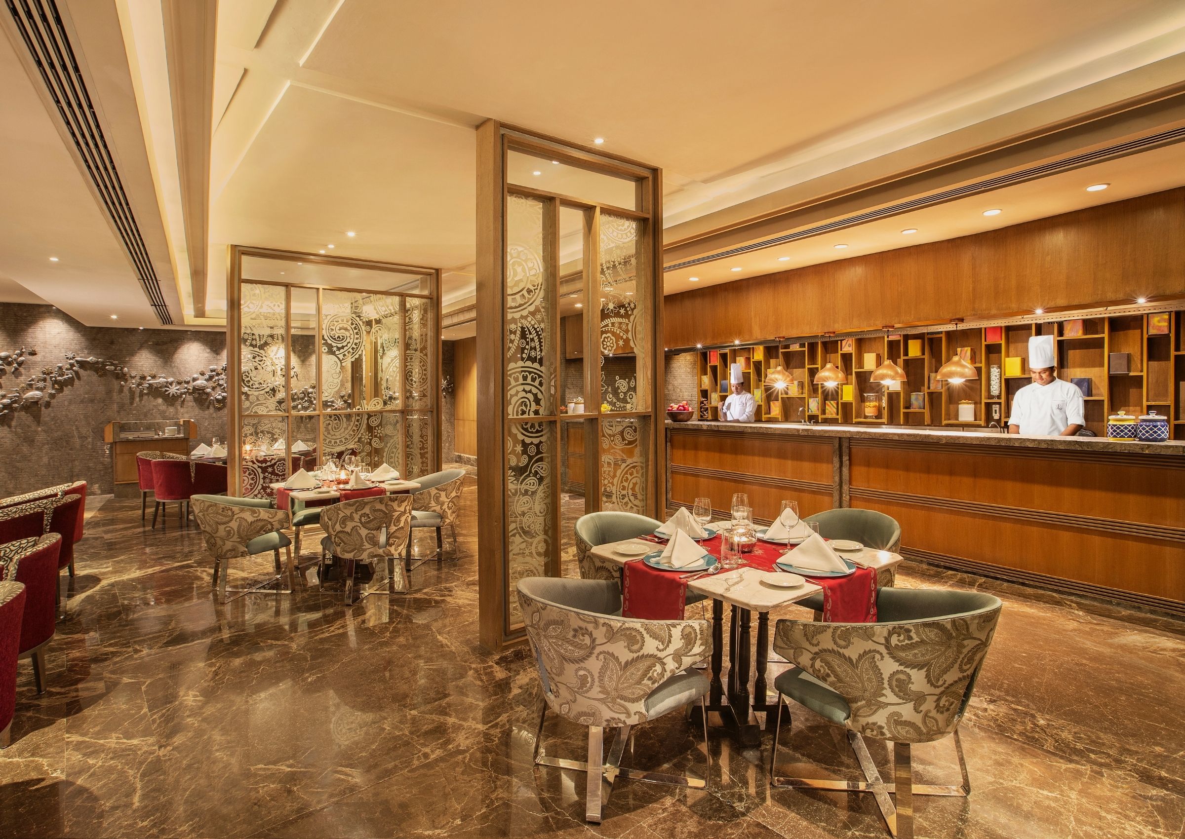  Dining