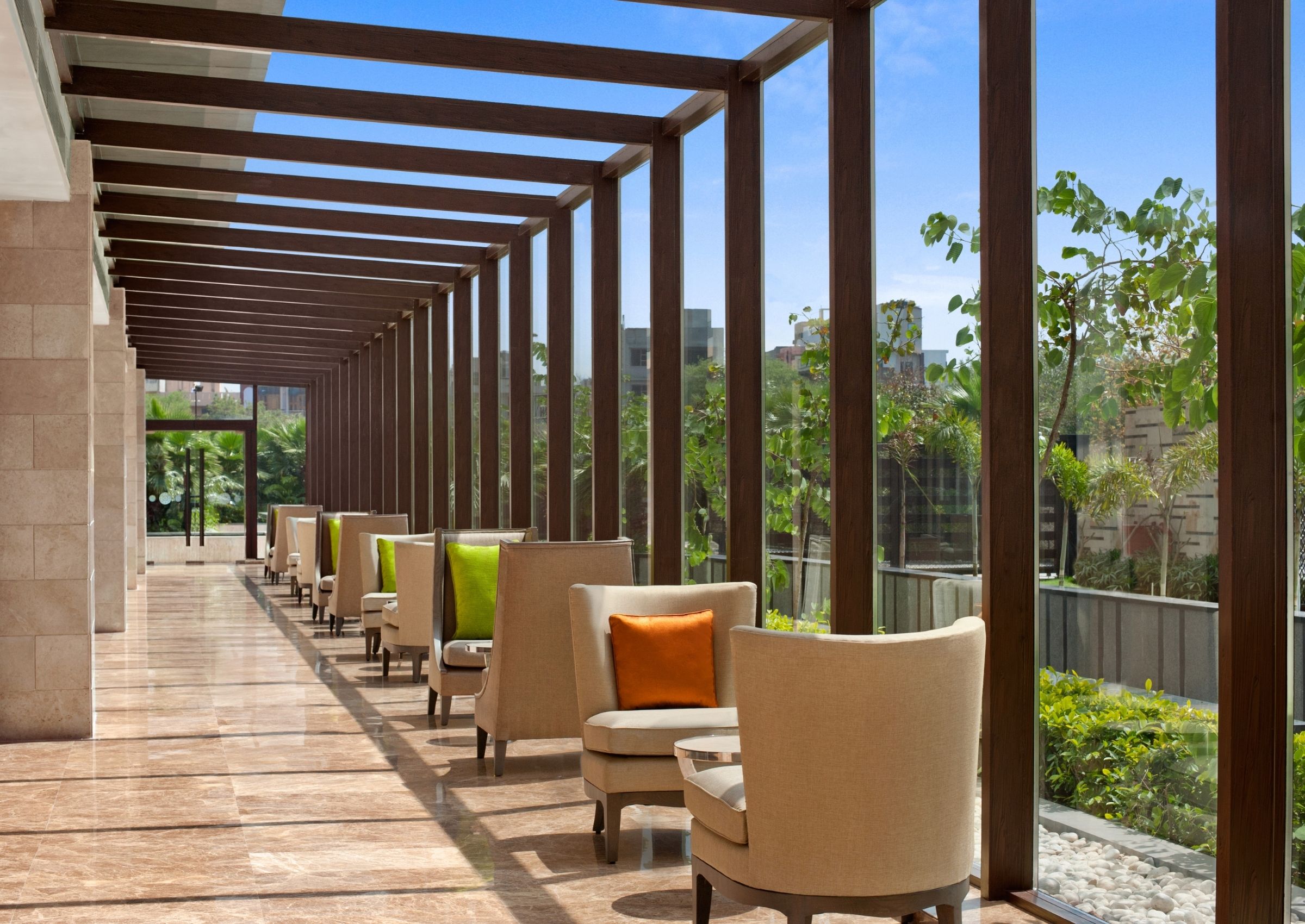 The Leela Ambience Convention Hotel, Delhi Outdoor Seating