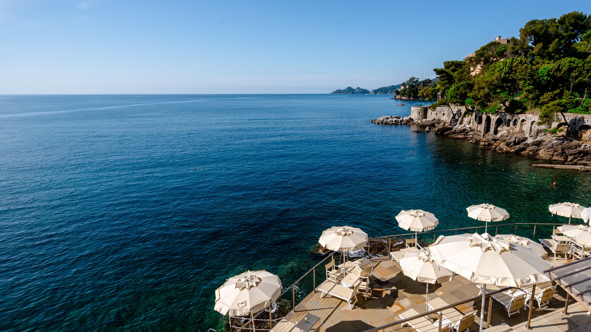 Eden Roc Lounge & Restaurant Terrace Seaside Dining